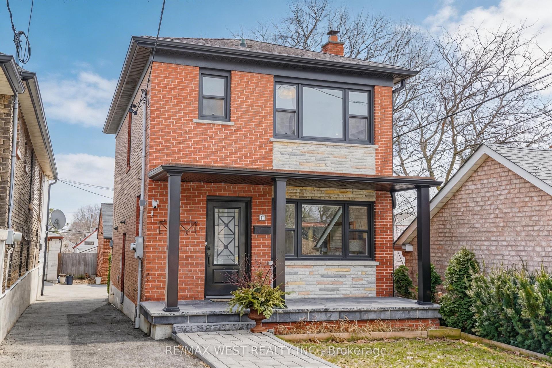 11 Helen Avenue, Toronto — Detached for sale, photo 1