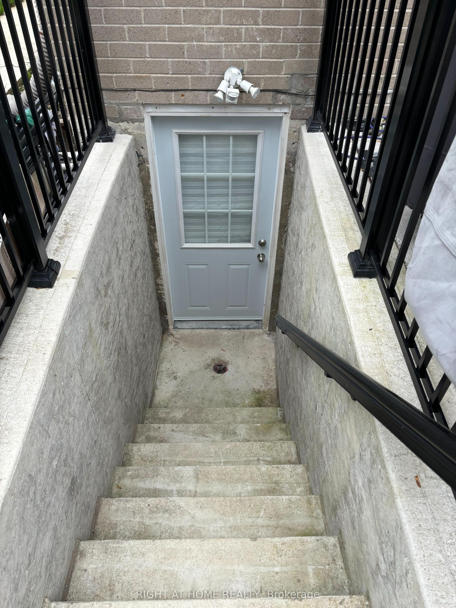 17 Hollis Court Basement #Basement, Brampton — Detached for lease, photo 1