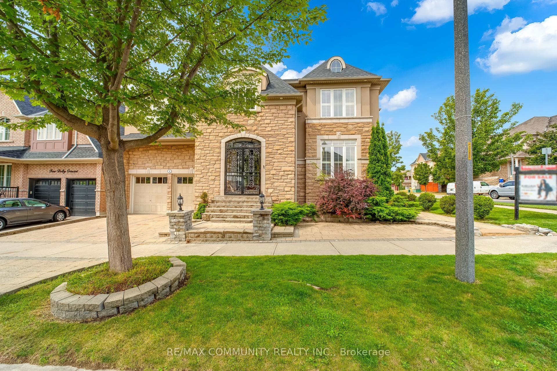 2 Dolby Crescent — photo 1