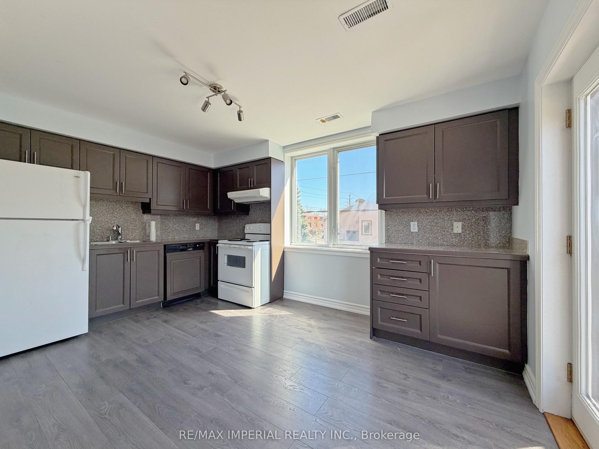 621A The Queensway, Toronto — Townhouse for lease, photo 1