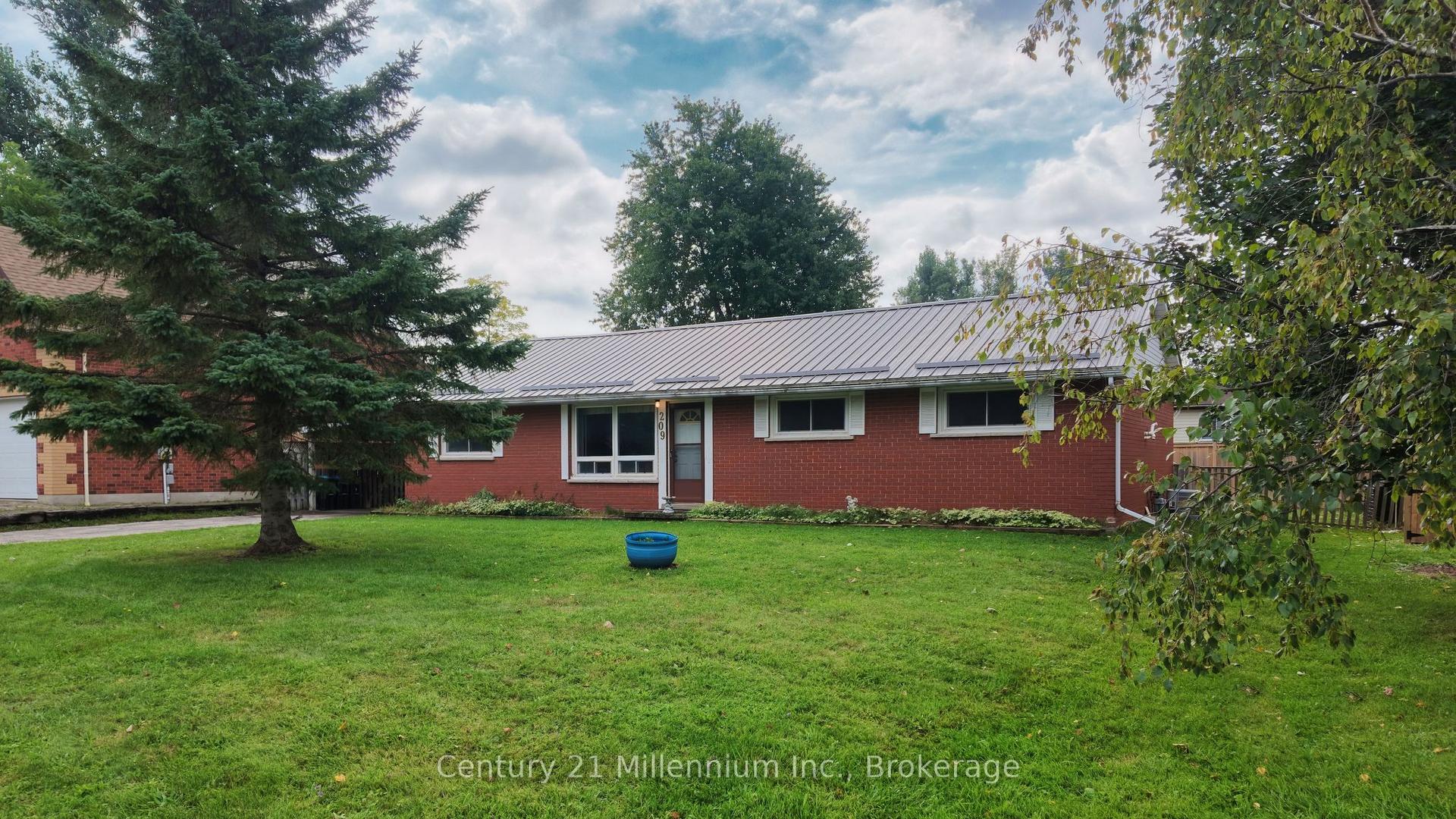 209 John Street, Clearview — Detached for sale, photo 1