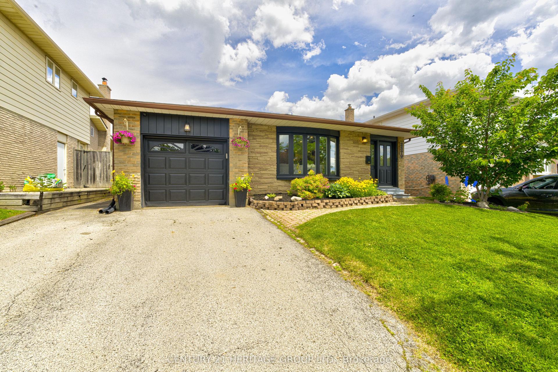 2379 Duncaster Drive, Burlington — Detached for sale, photo 1