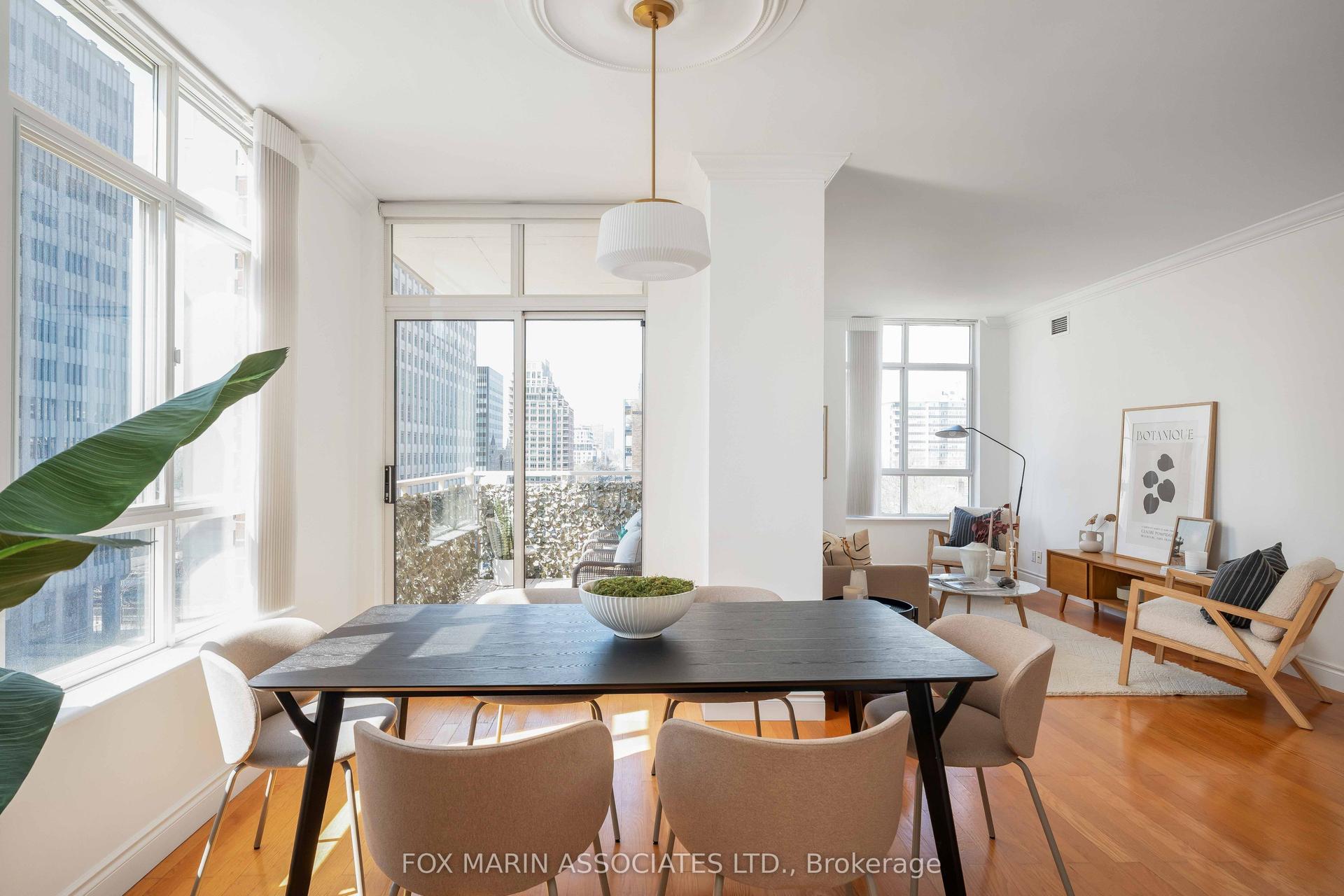 1 Deer Park Crescent 805 #805 — photo 1