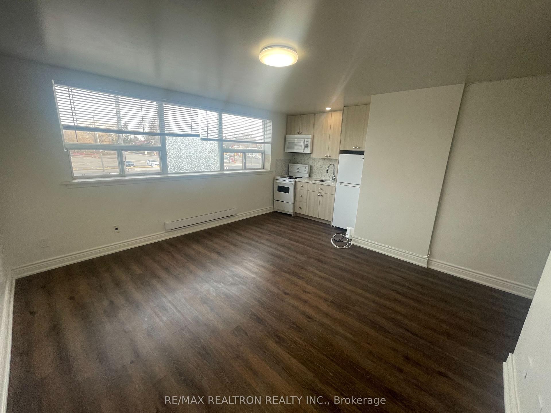 1985 Lawrence Avenue E 1 #1, Toronto — Multiplex for lease, photo 1