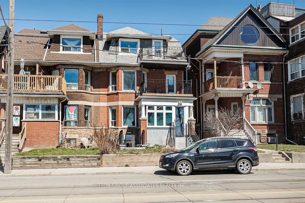 1546 King Street W — photo 1