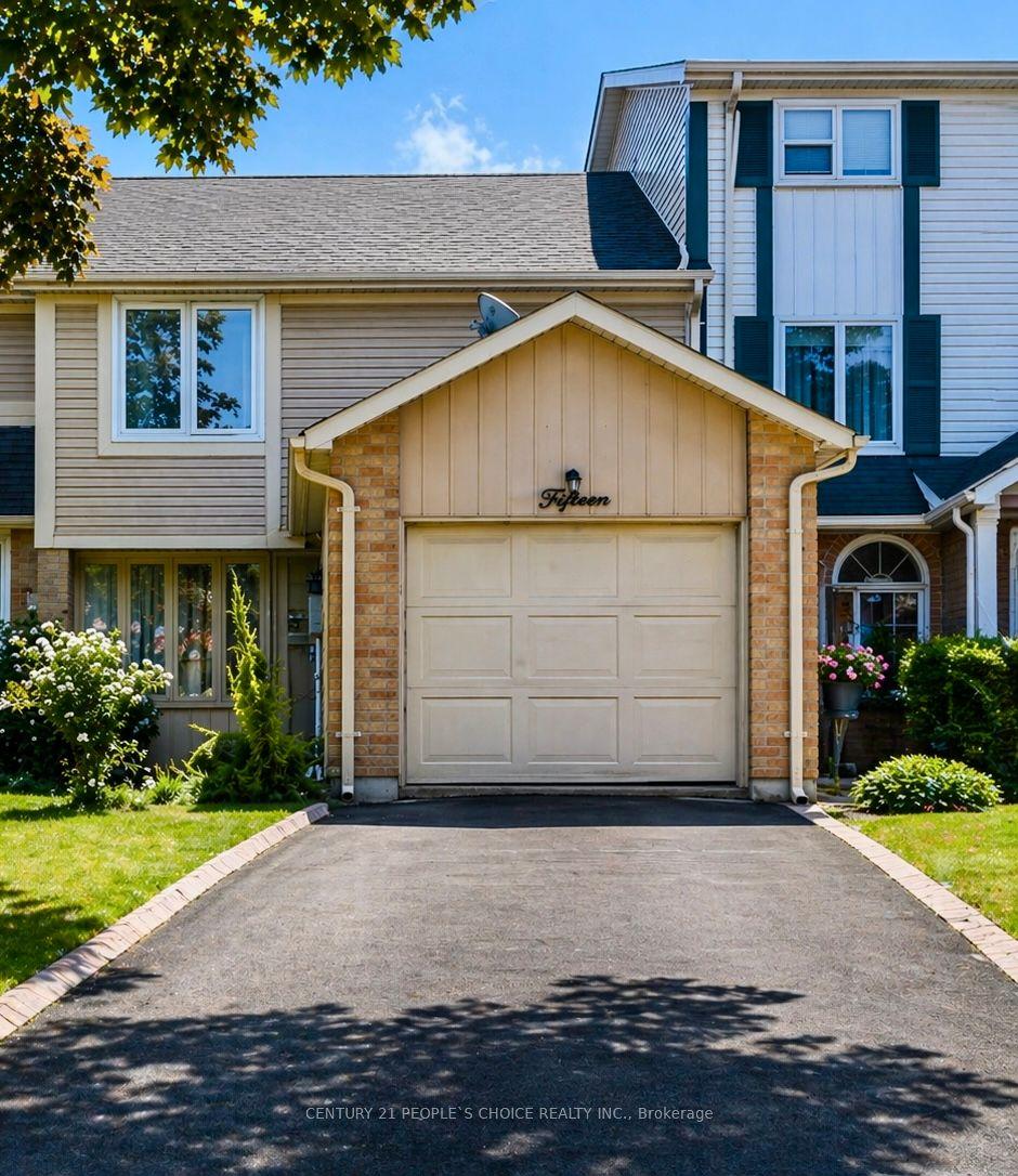 15 Courtleigh Square — photo 1