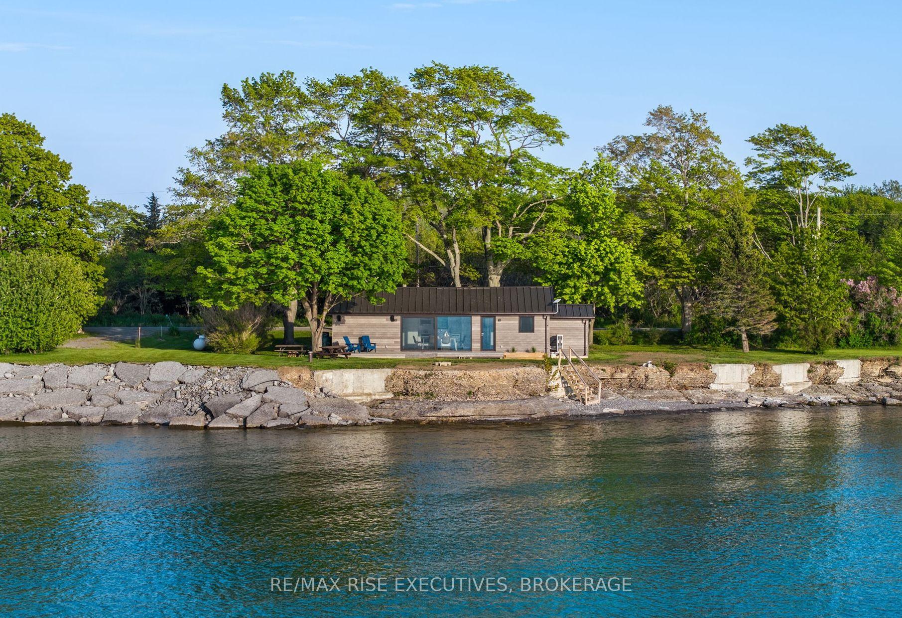 682 Salmon Point Road — photo 1