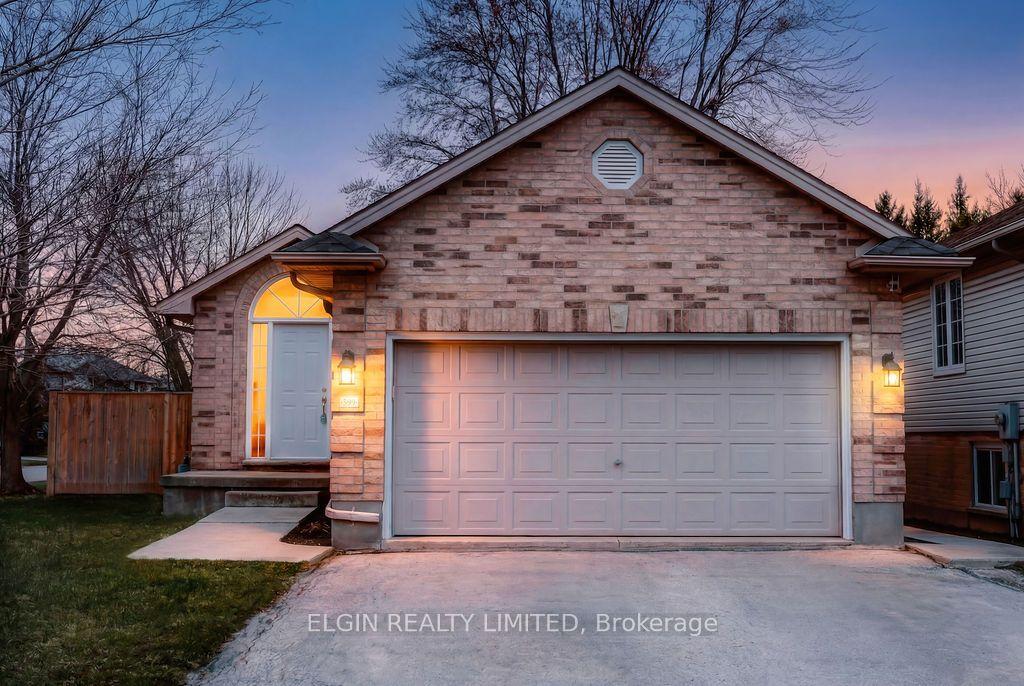 599 Wellington Street — photo 1