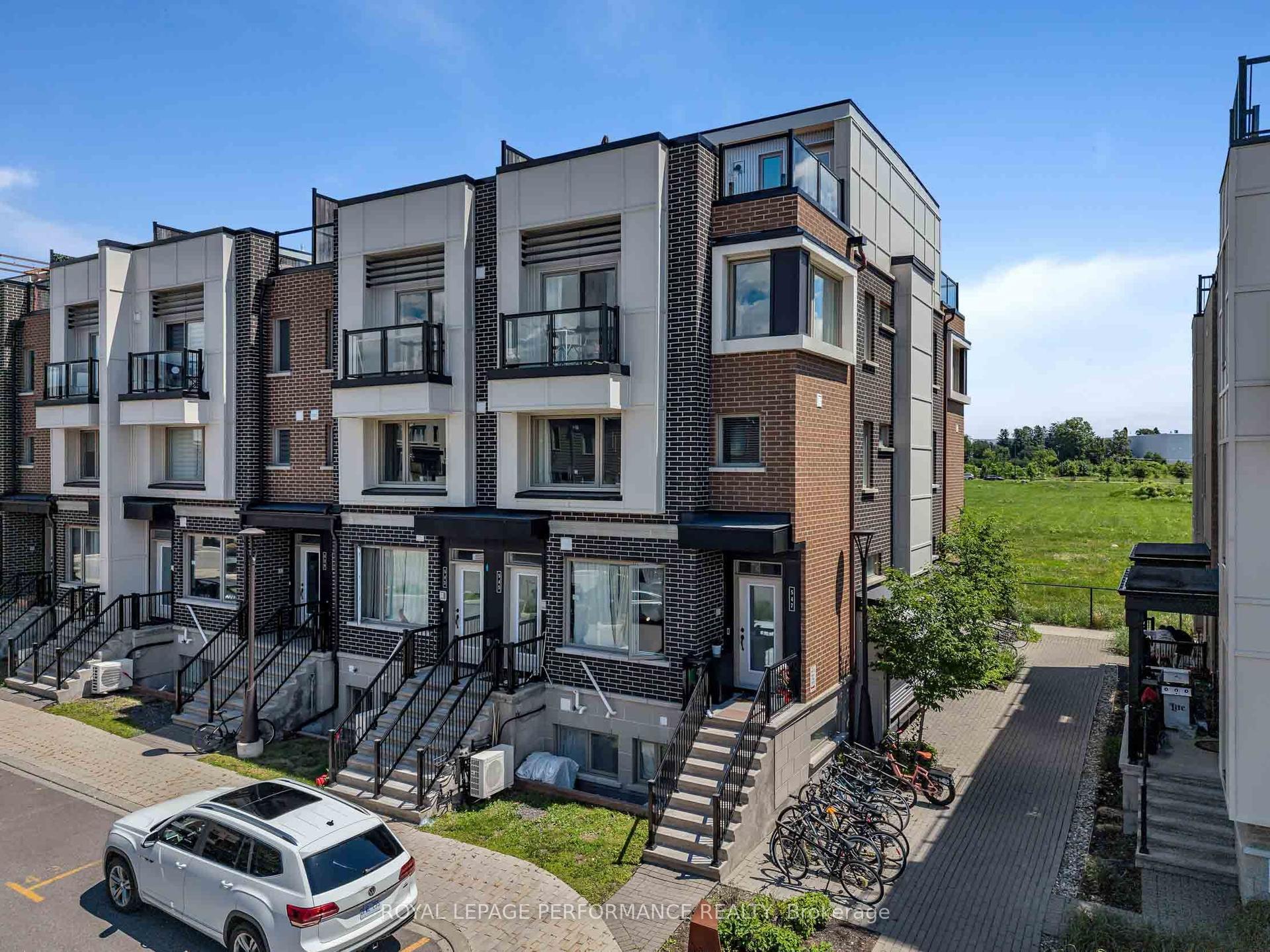 547 Ozawa Private, Manor Park - Cardinal Glen and Area — Condo for sale, photo 1