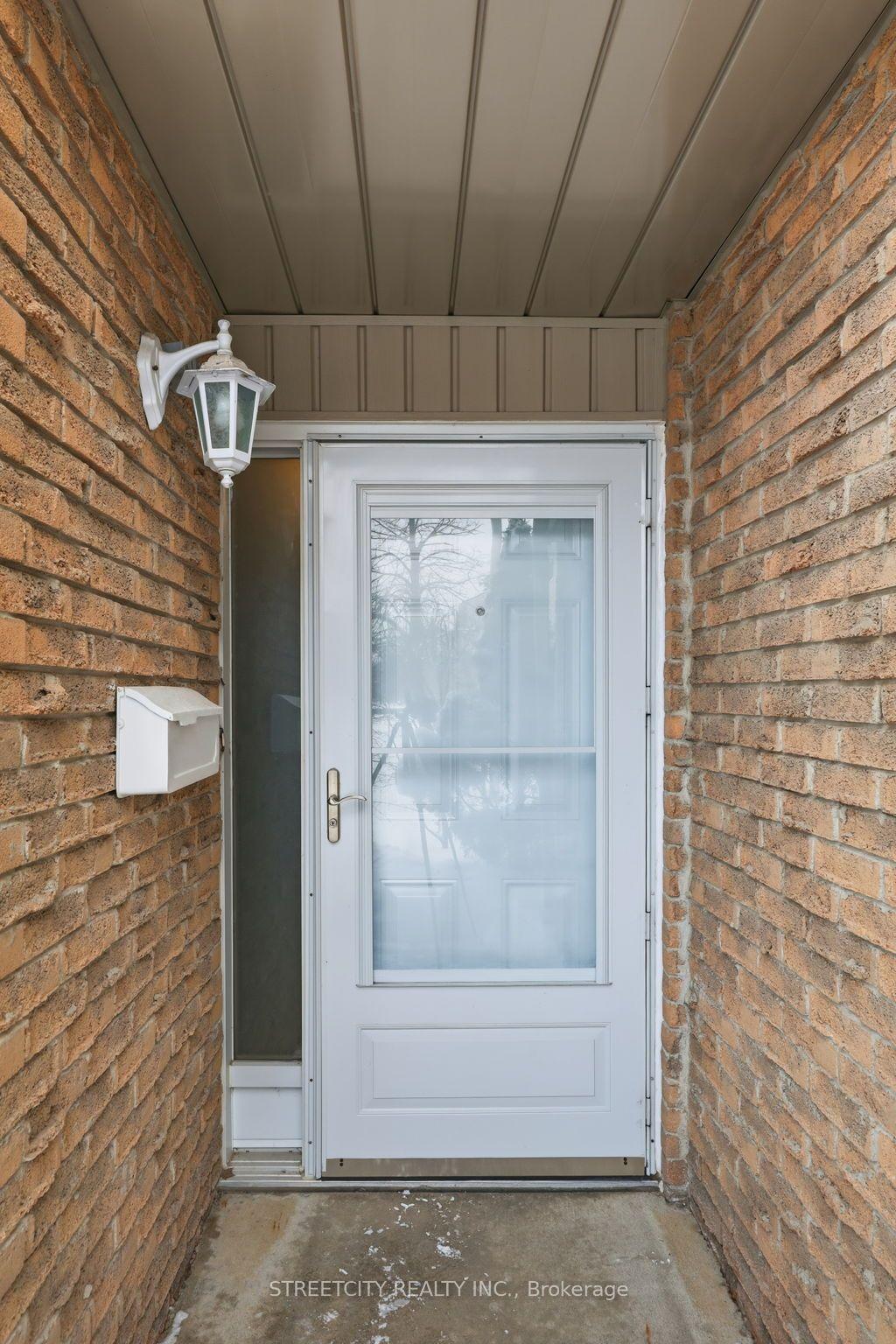 159 Sandringham Crescent 118 #118 — photo 1