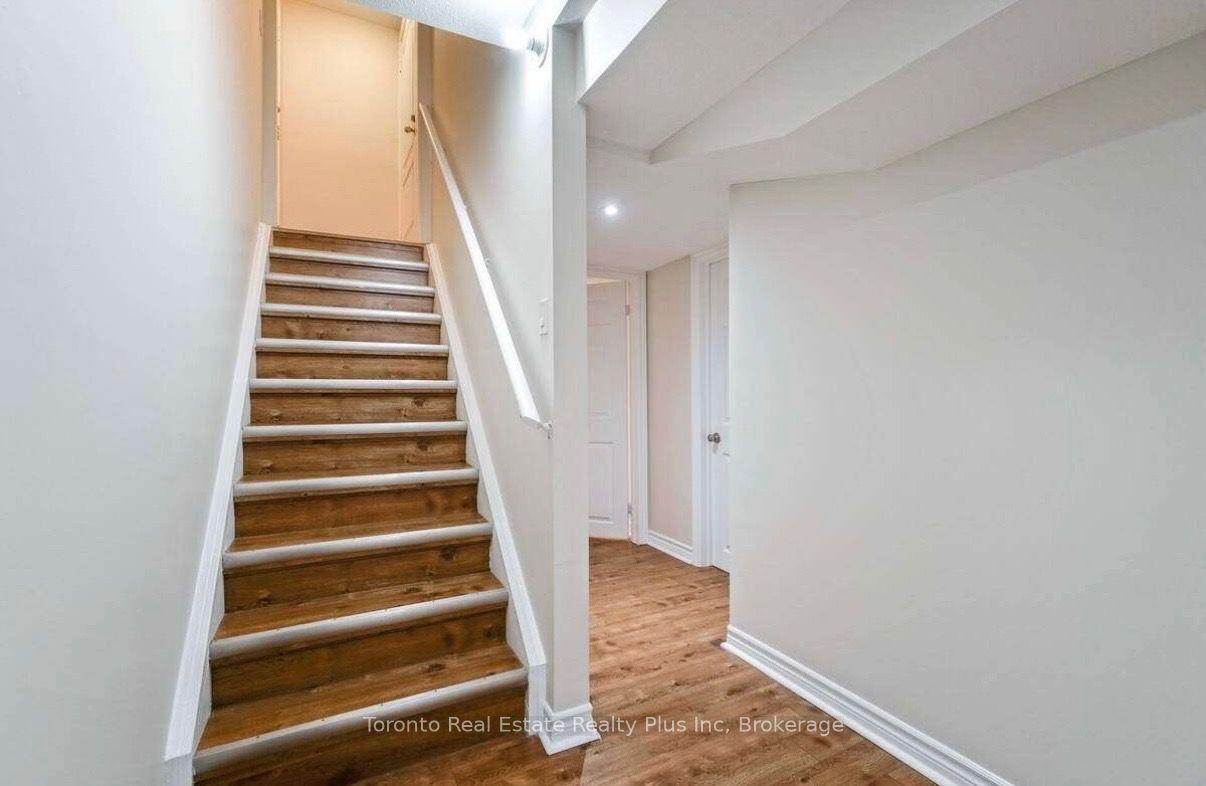 42 Crystalview Crescent #Lower ##Lower, Brampton — Semi-Detached for lease, photo 1