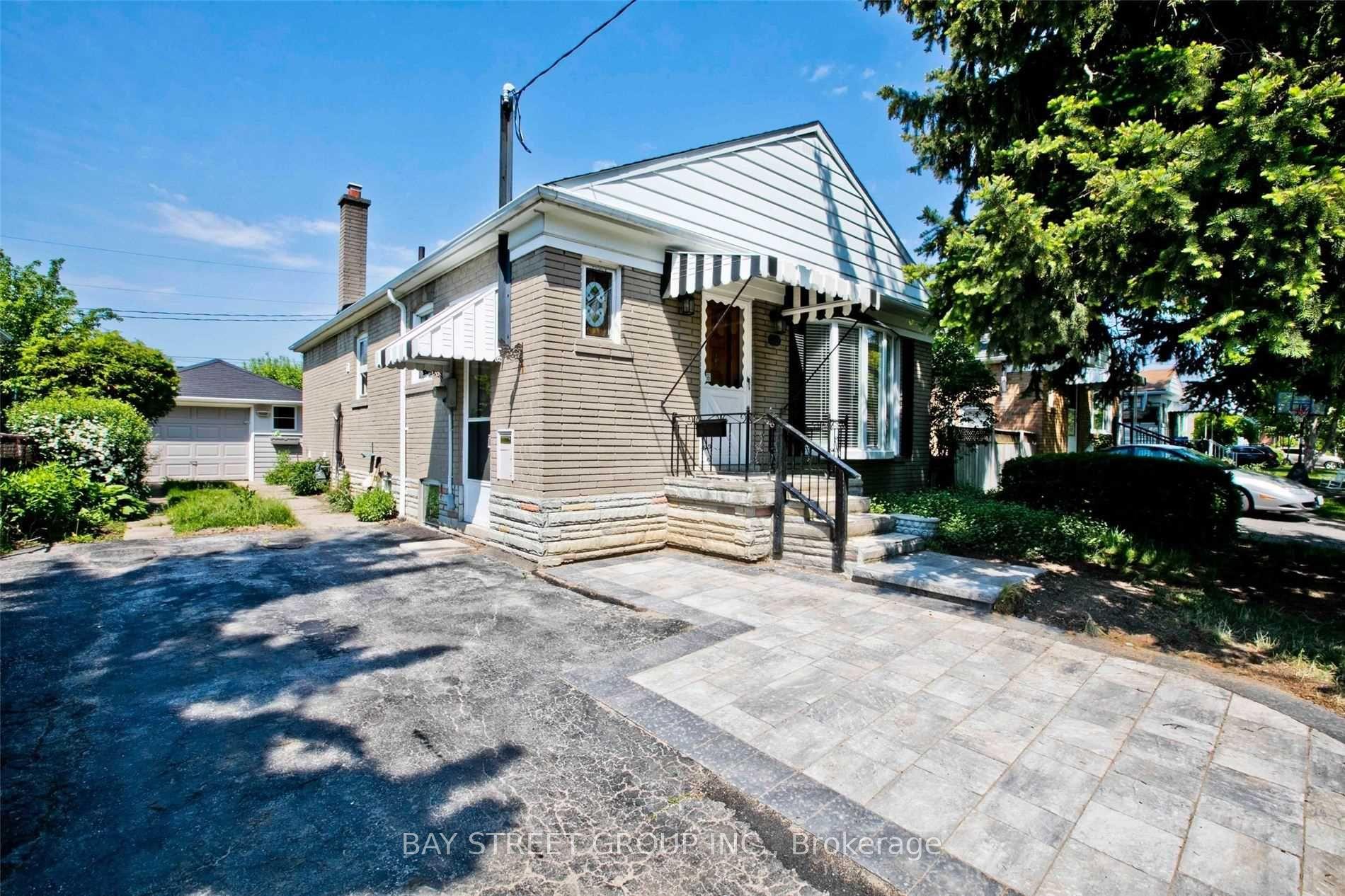 40 Greylawn Crescent — photo 1