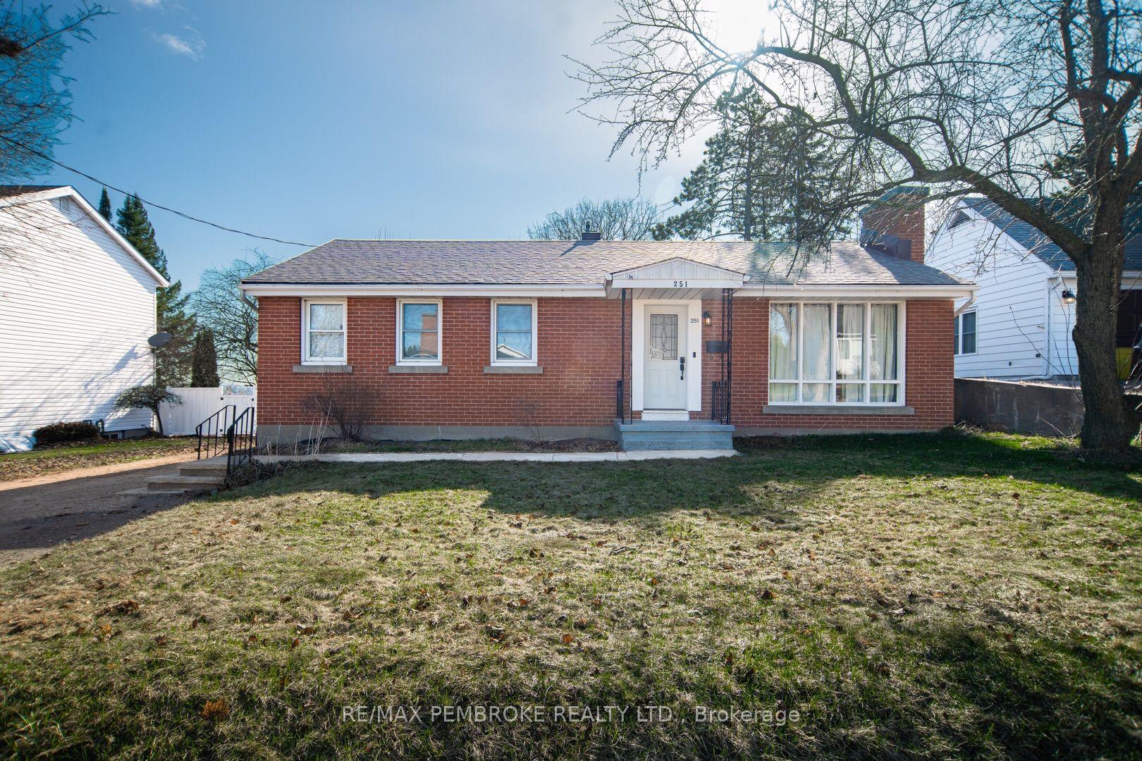 251 Broadview Drive — photo 1