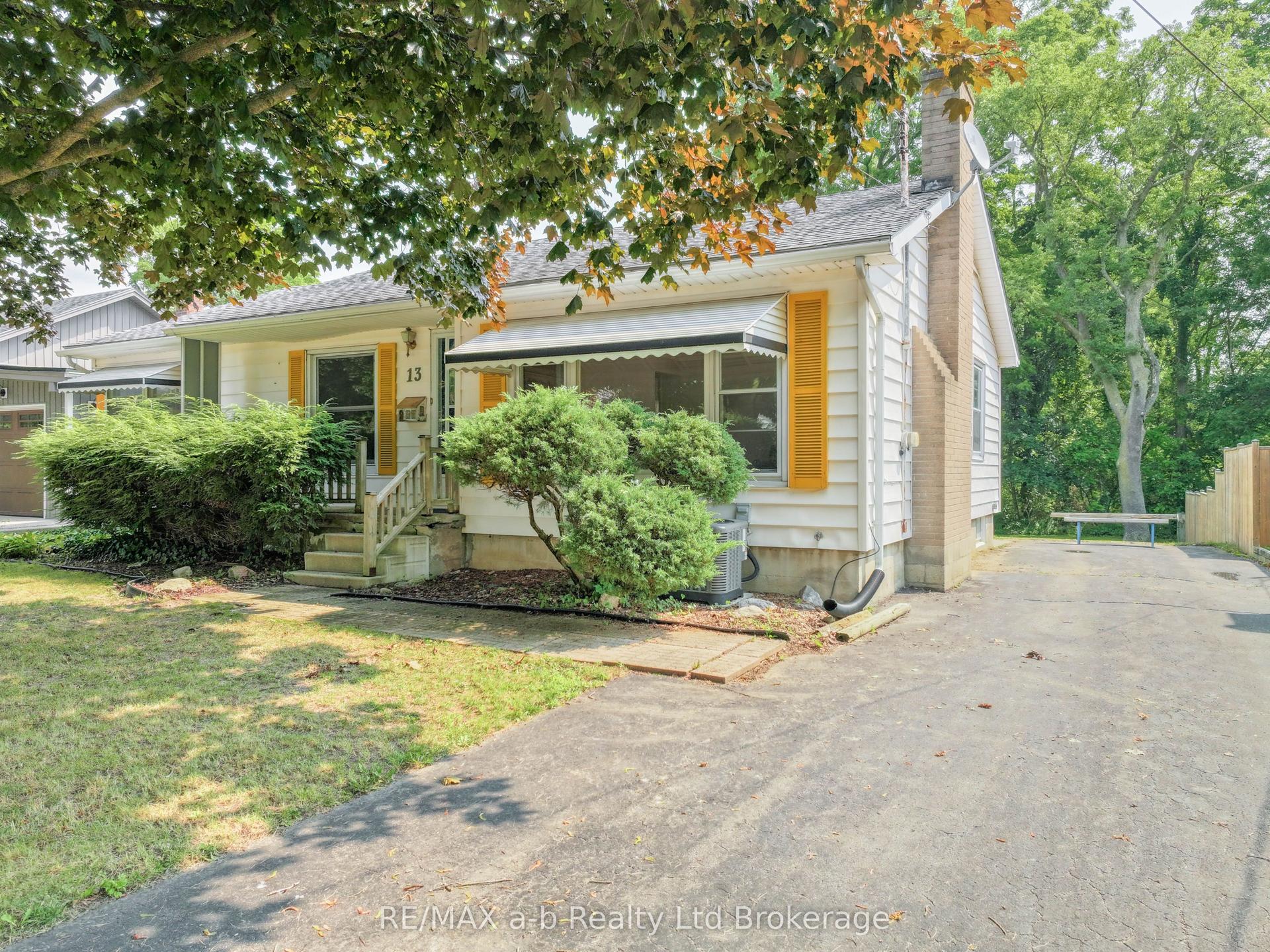 13 Parkside Drive, Tillsonburg — Detached for sale, photo 1