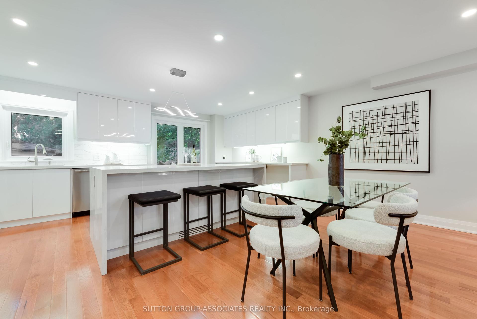 21 Belvidere Avenue, Toronto — Semi-Detached for sale, photo 1