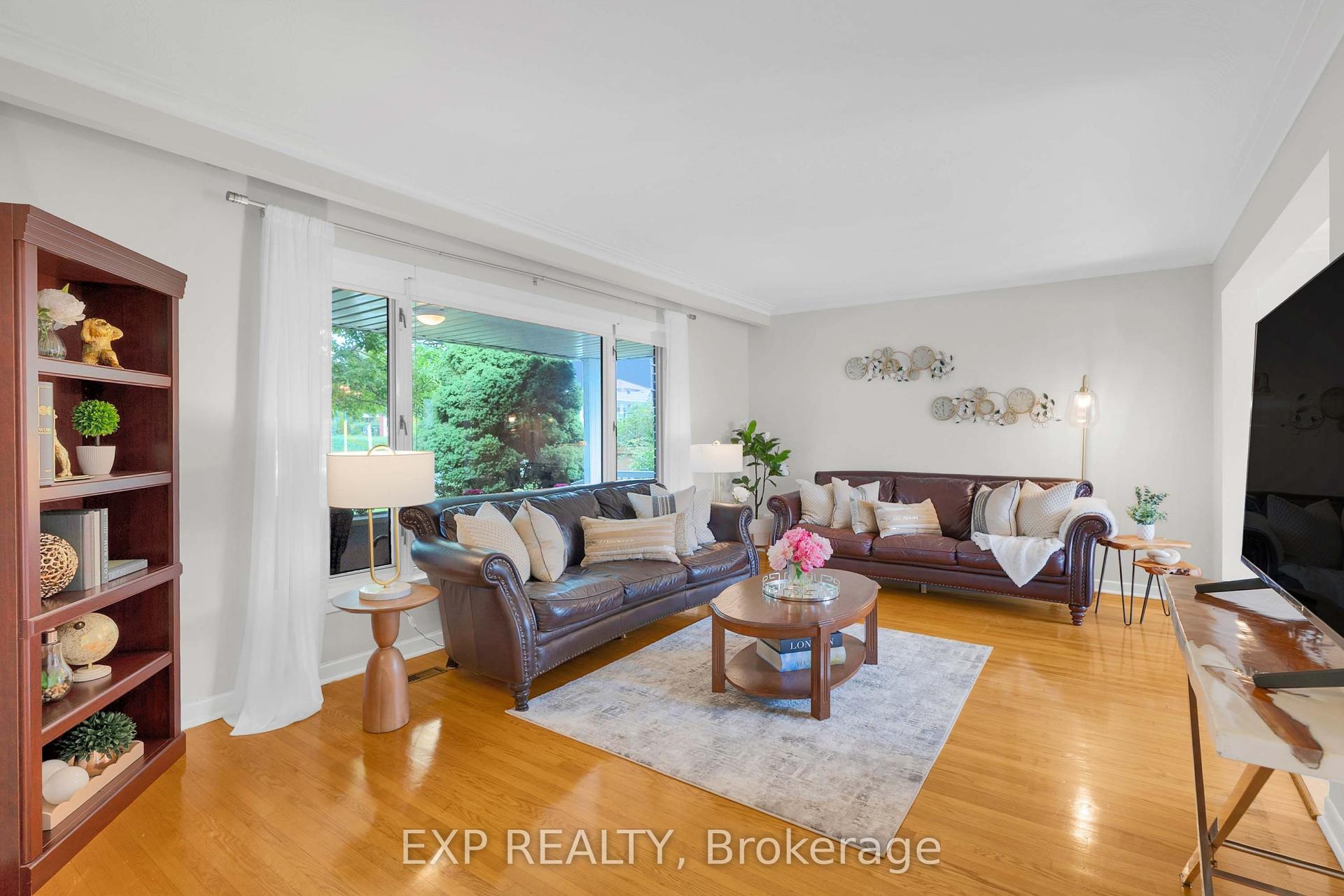 182 Derrydown Road, Toronto — Detached for sale, photo 1