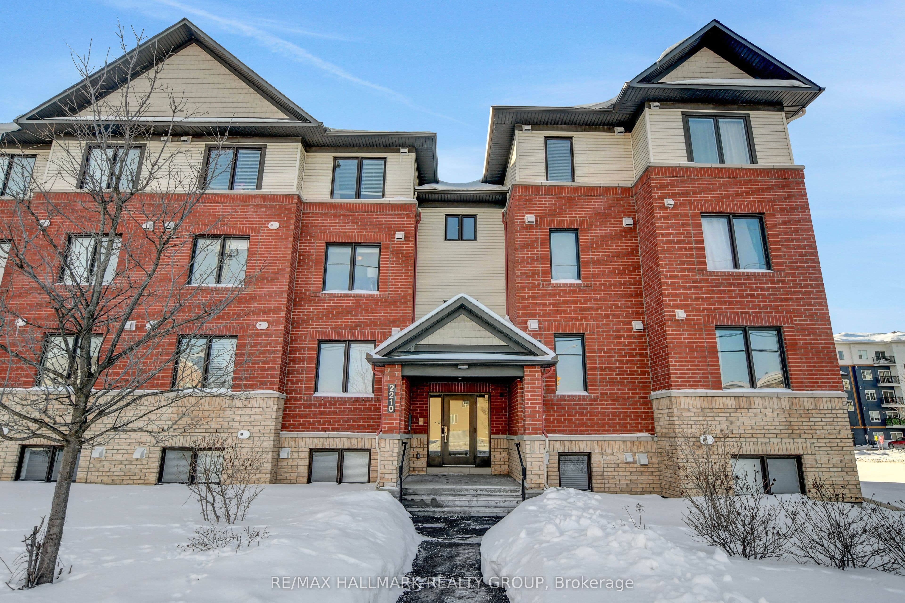 2210 Tenth Line Road 8 #8 — photo 1