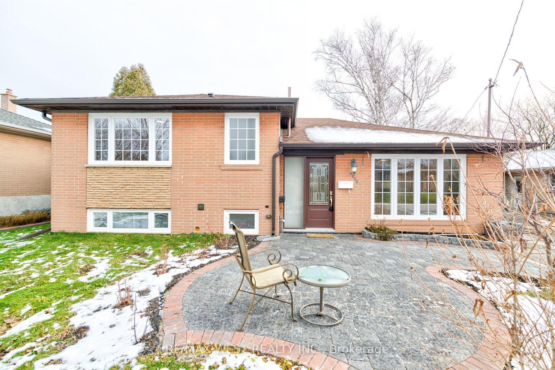 1328 Pinegrove Road, Oakville — Detached for sale, photo 1