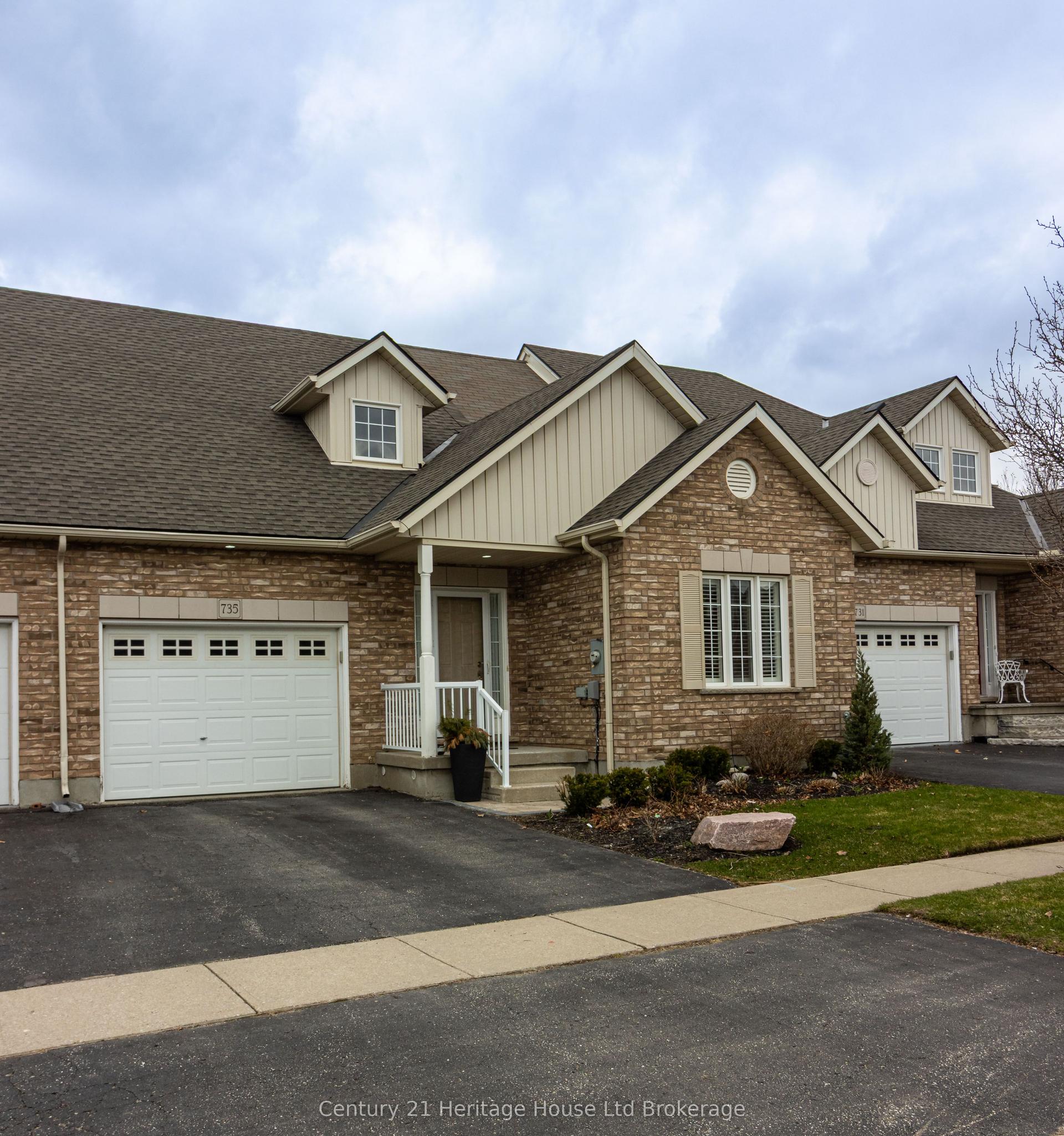 735 Garden Court Crescent — photo 1