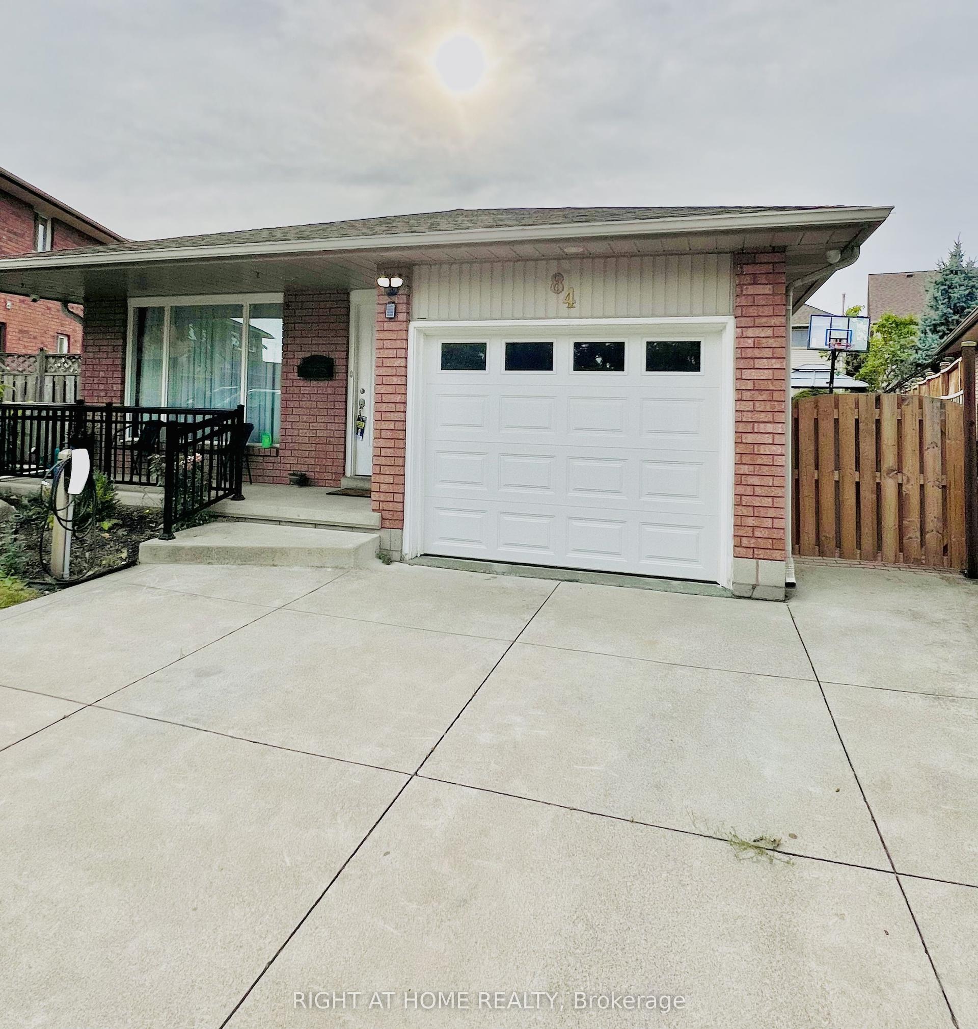 84 Juniper Drive, Hamilton — Detached for lease, photo 1