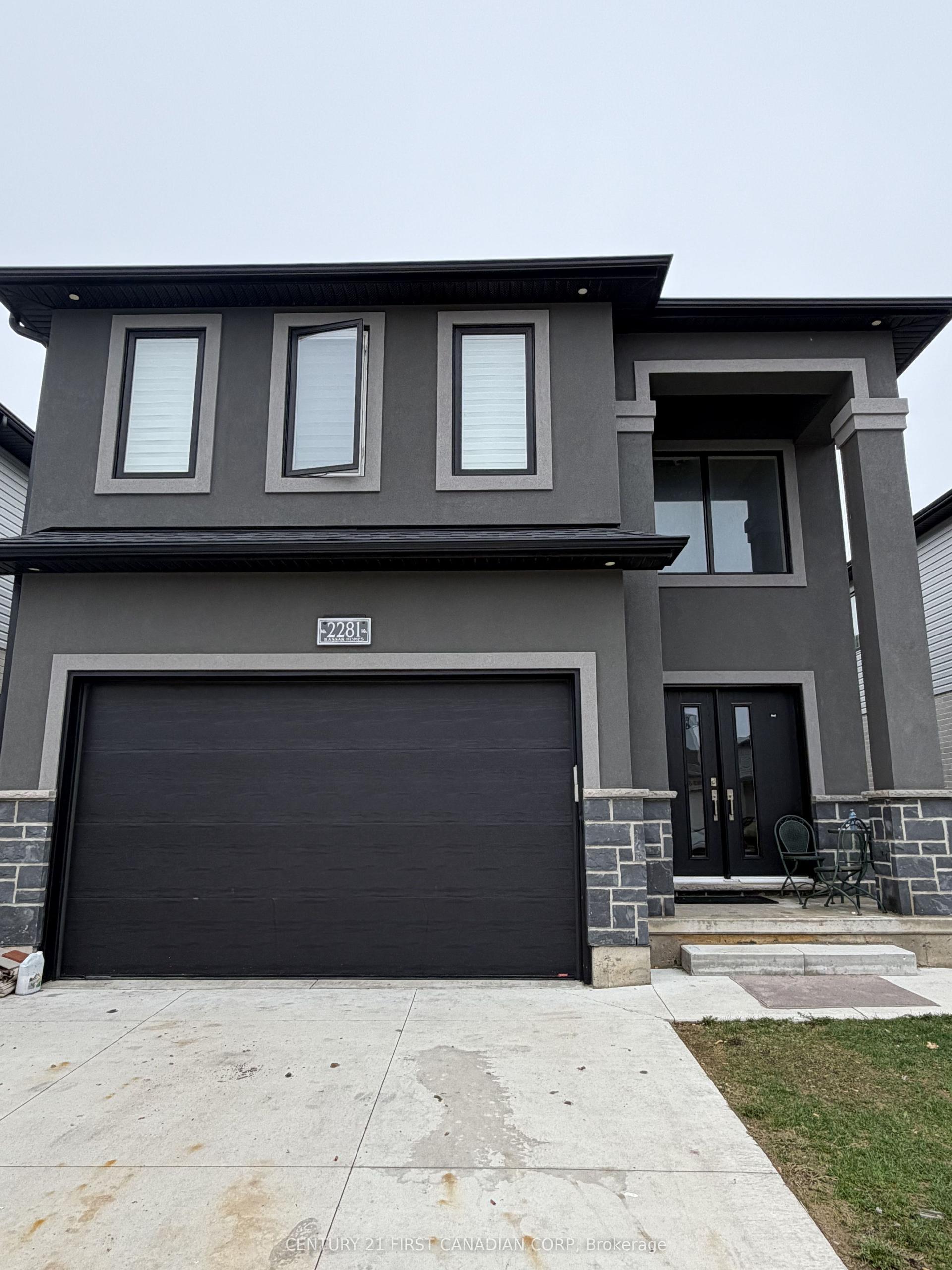 2281 Southport Crescent LOWER #LOWER — photo 1
