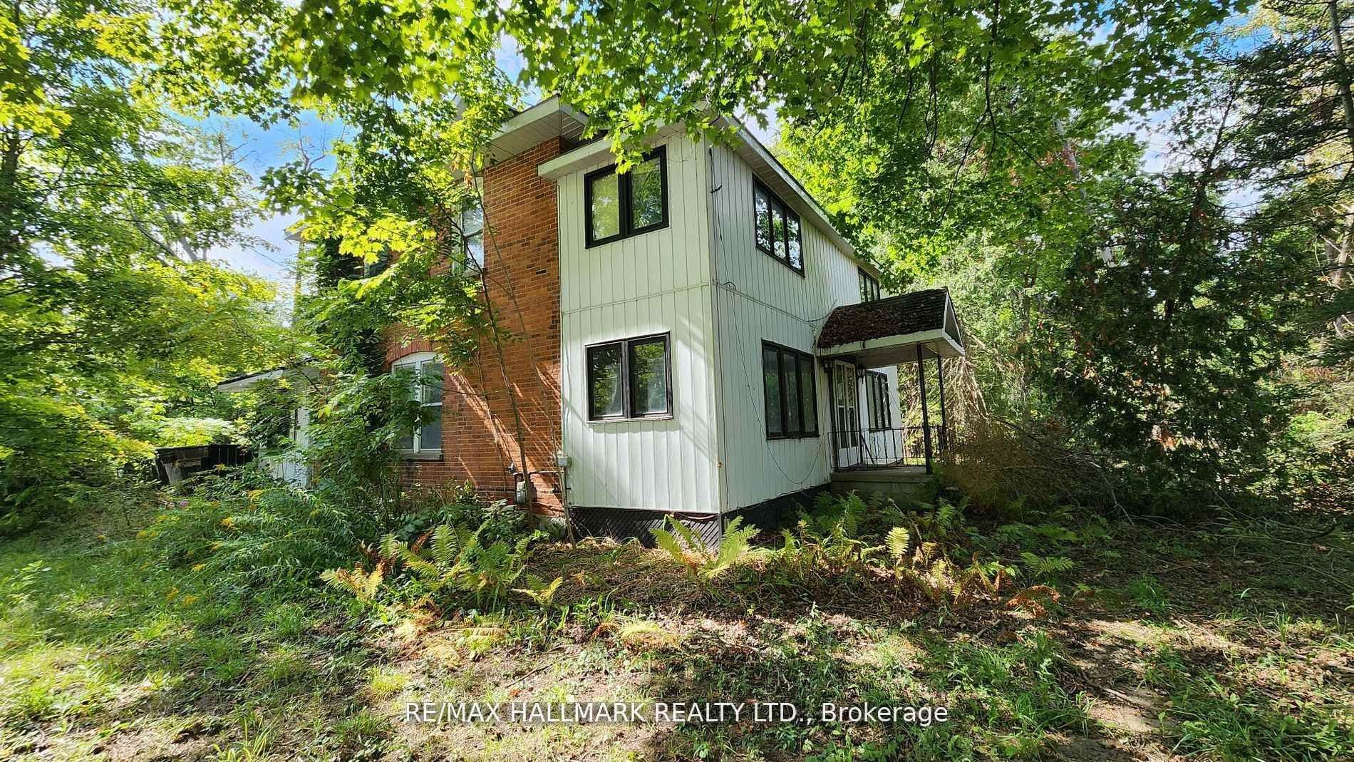 26 Lakeshore Road W — photo 1