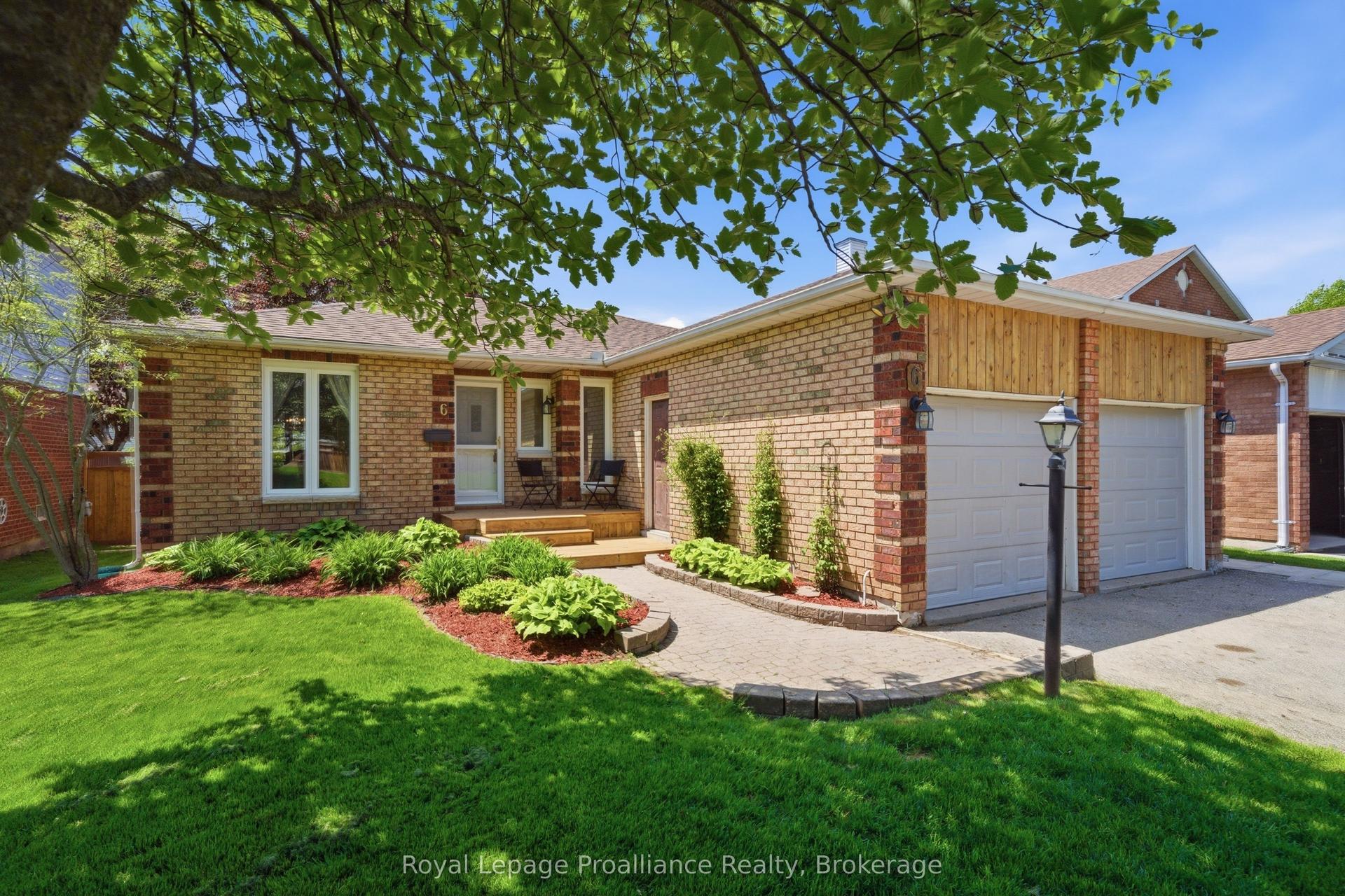 6 Doncaster Crescent — photo 1