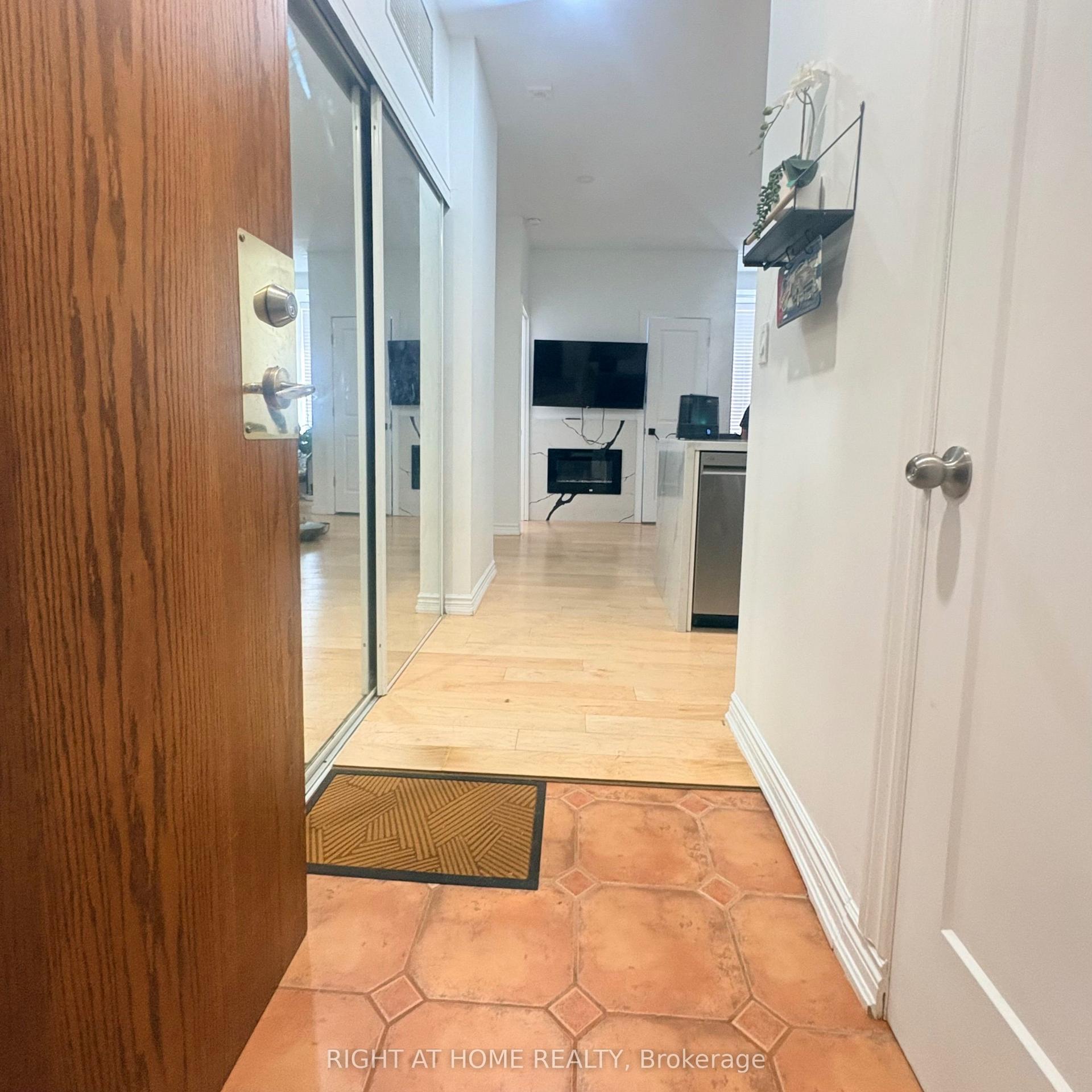 135 Maitland Street S 204 #204, Toronto — Condo for lease, photo 1