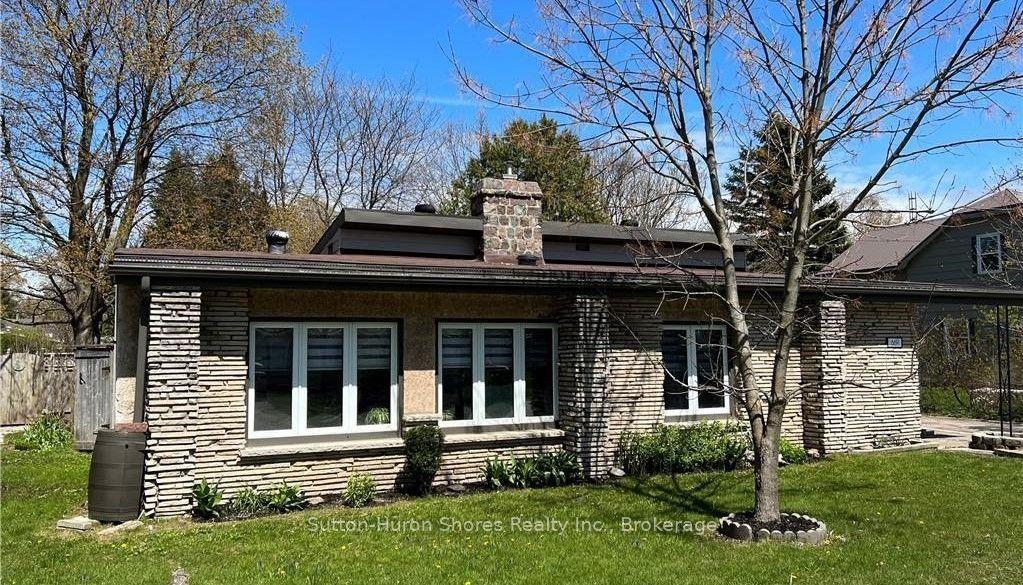 669 Louis Street — photo 1