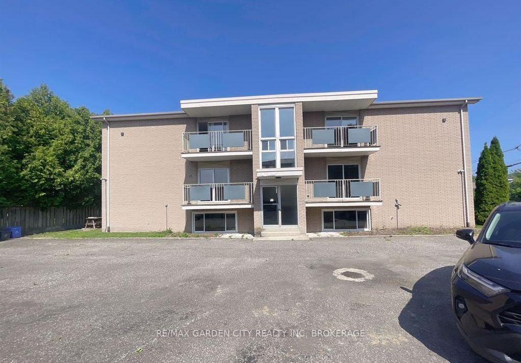 15 John Street 1 #1, St. Catharines — Multiplex for lease, photo 1