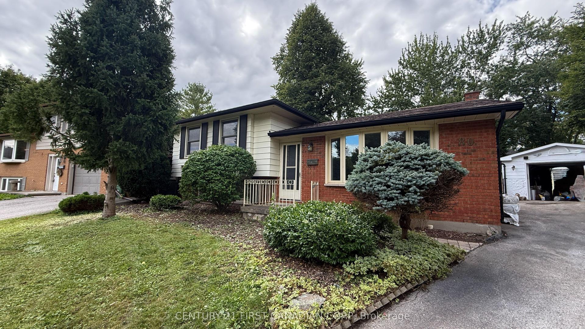 80 Rollscourt Place, London North — Detached for lease, photo 1