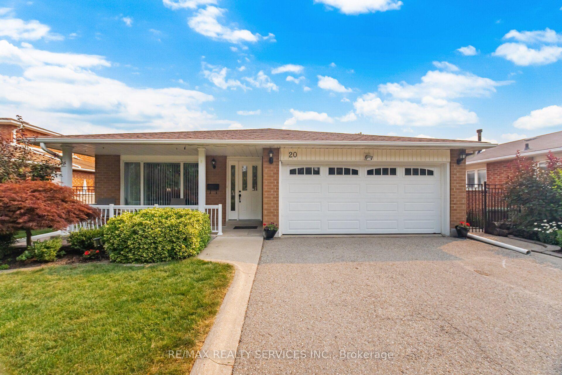 20 Malcolm Crescent, Brampton — Detached for sale, photo 1