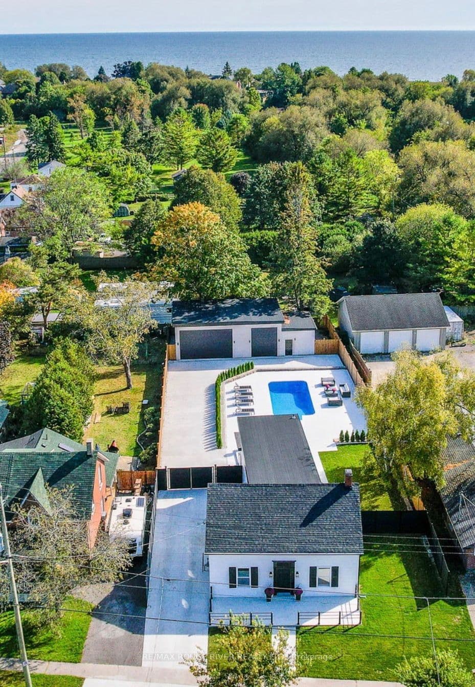 375 King Street W — photo 1