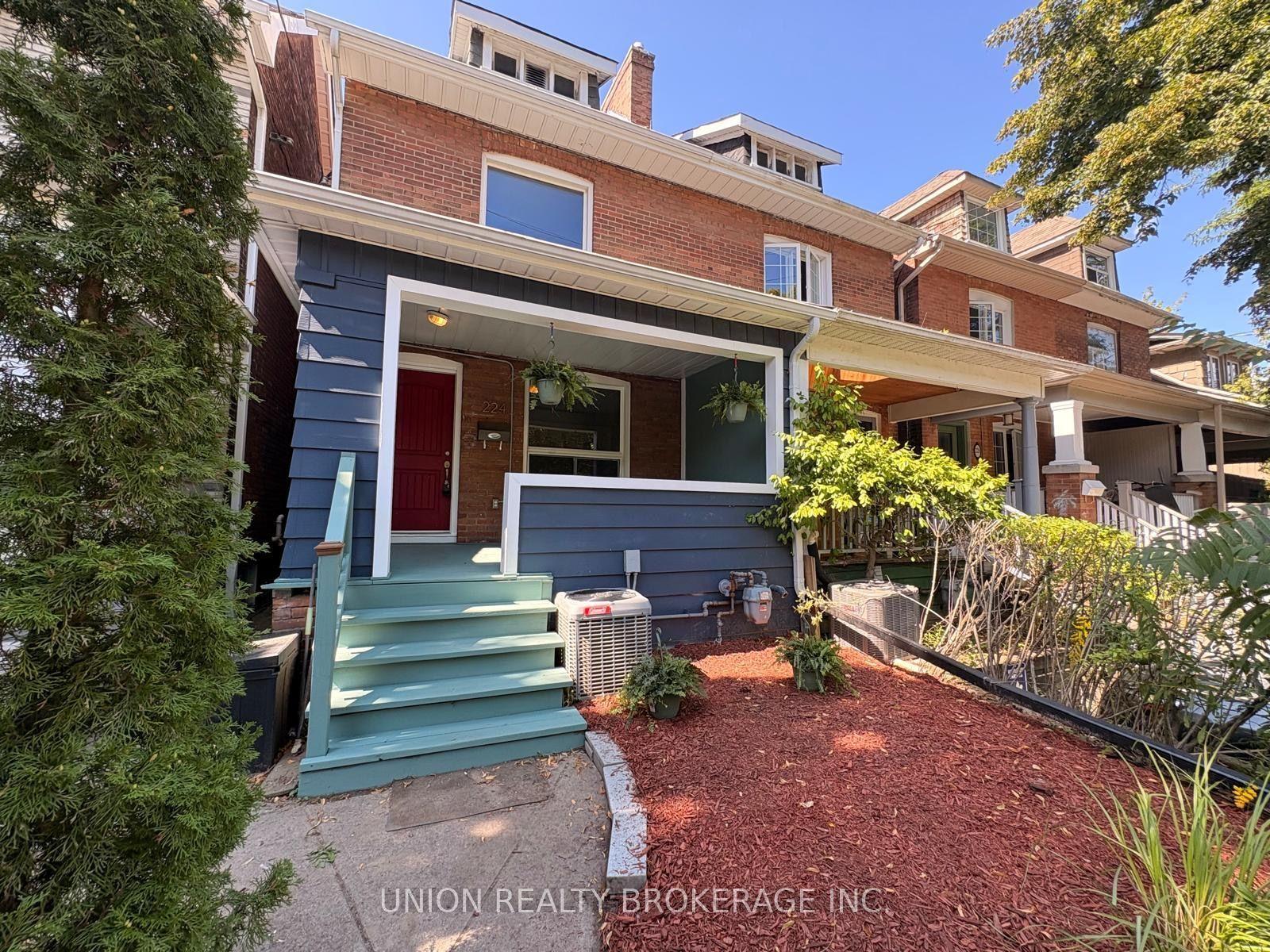 224 Scarborough Road Main & Upper #Main & Upper, Toronto — Semi-Detached for lease, photo 1