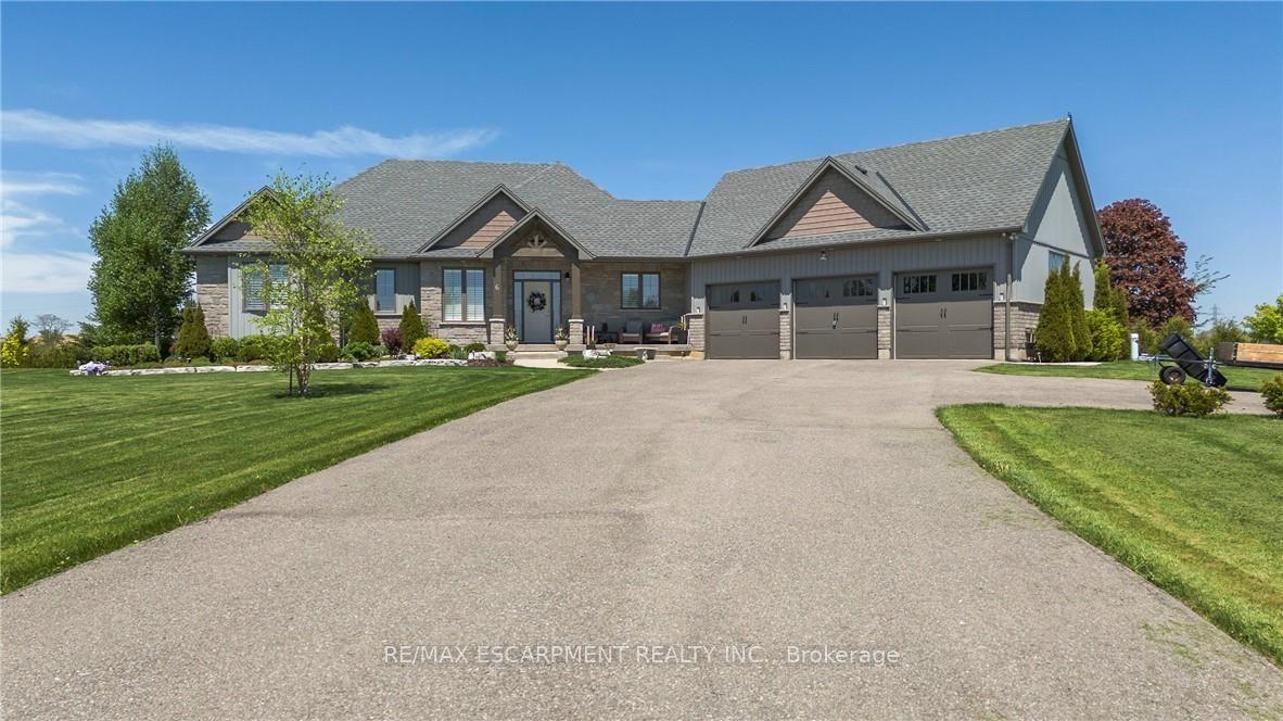 6 Macneil Court — photo 1