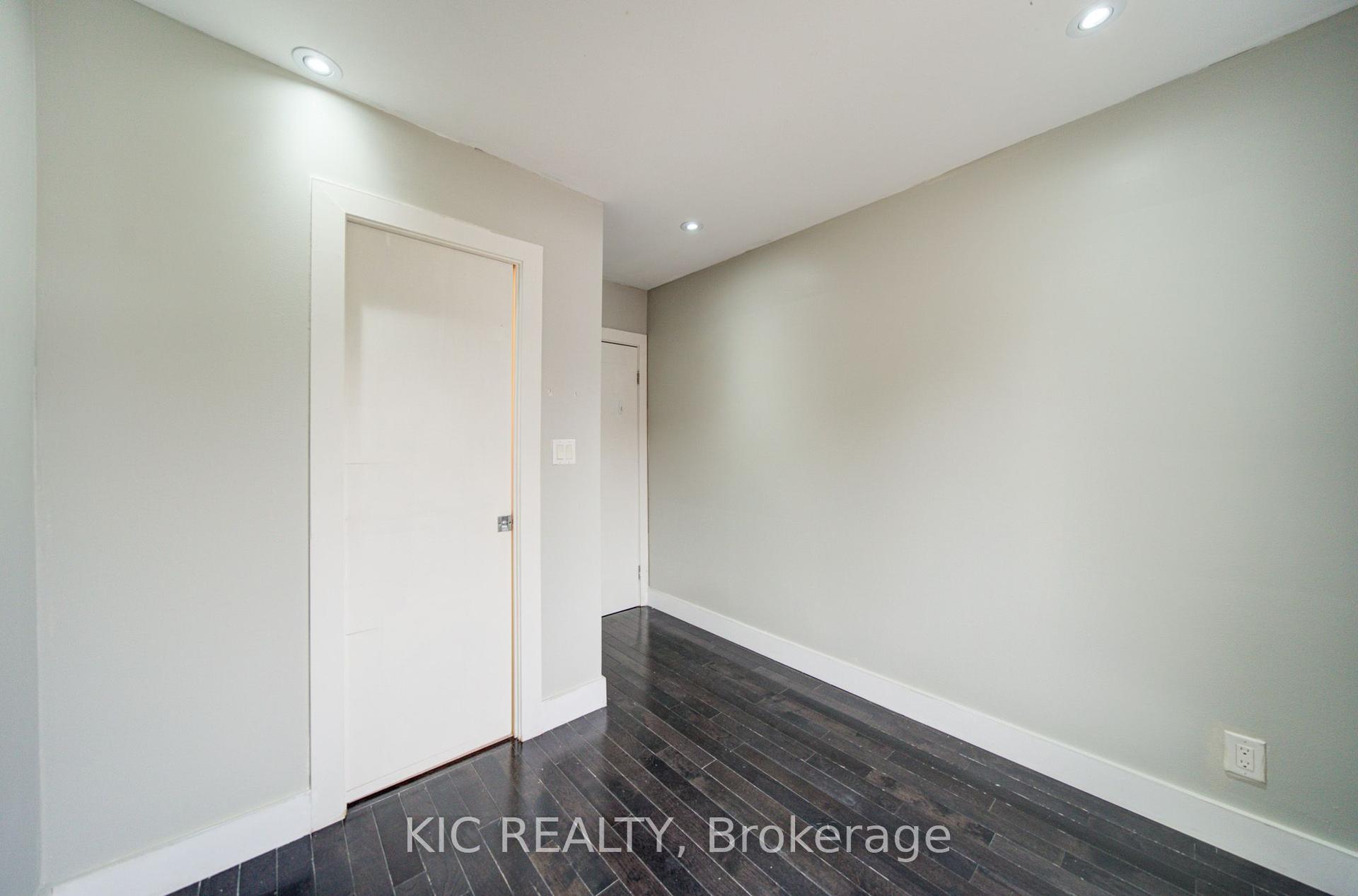35 Montcalm Avenue NW, Toronto — Detached for sale, photo 1