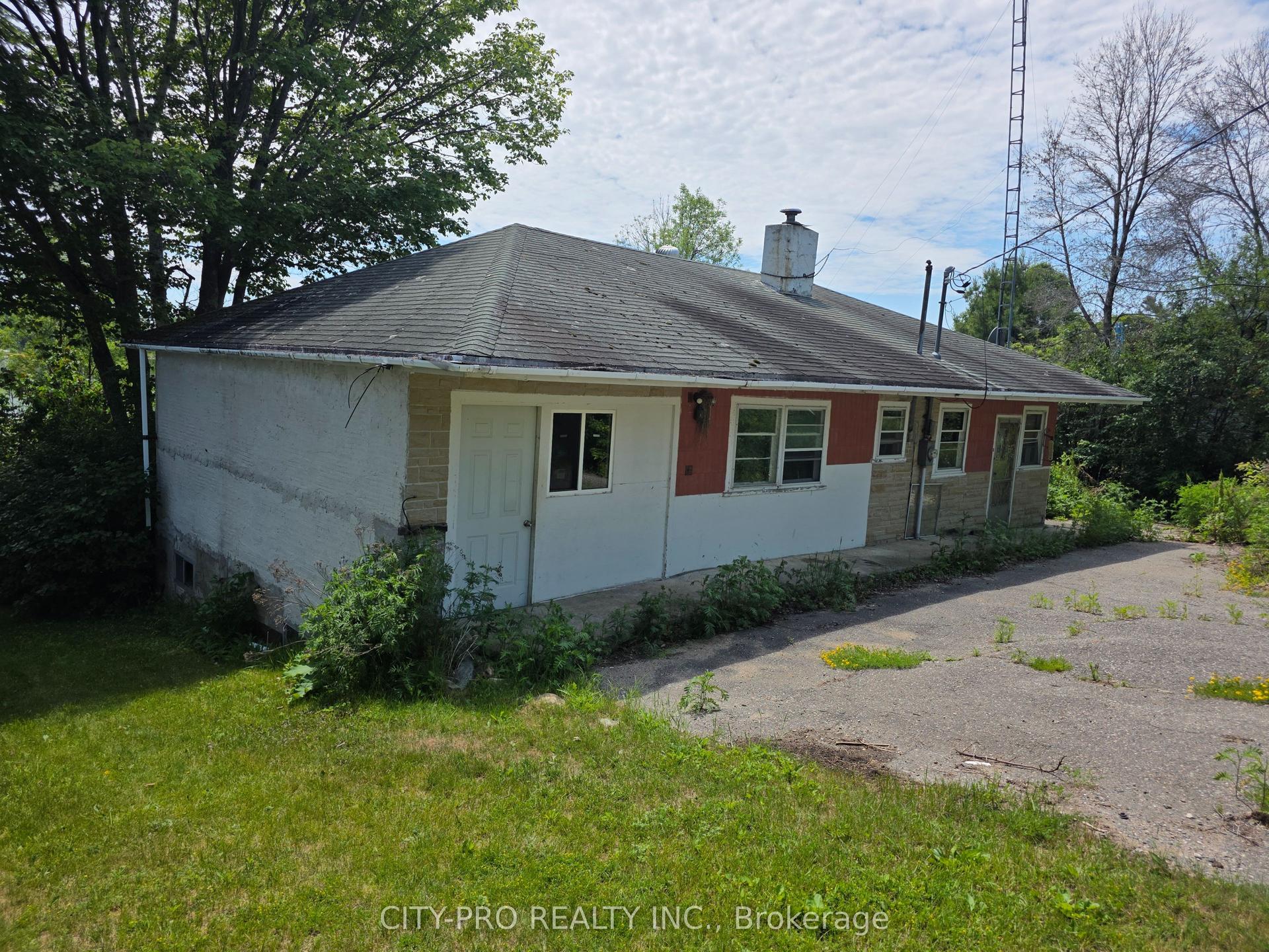 1075 Sunnyside Drive — photo 1