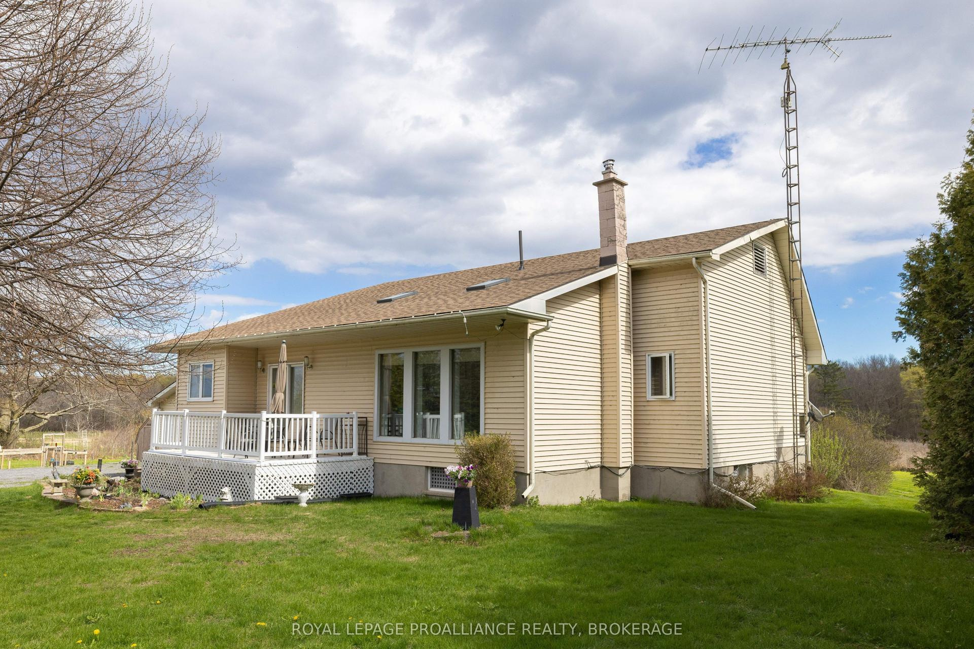 706 Spithead Road — photo 1