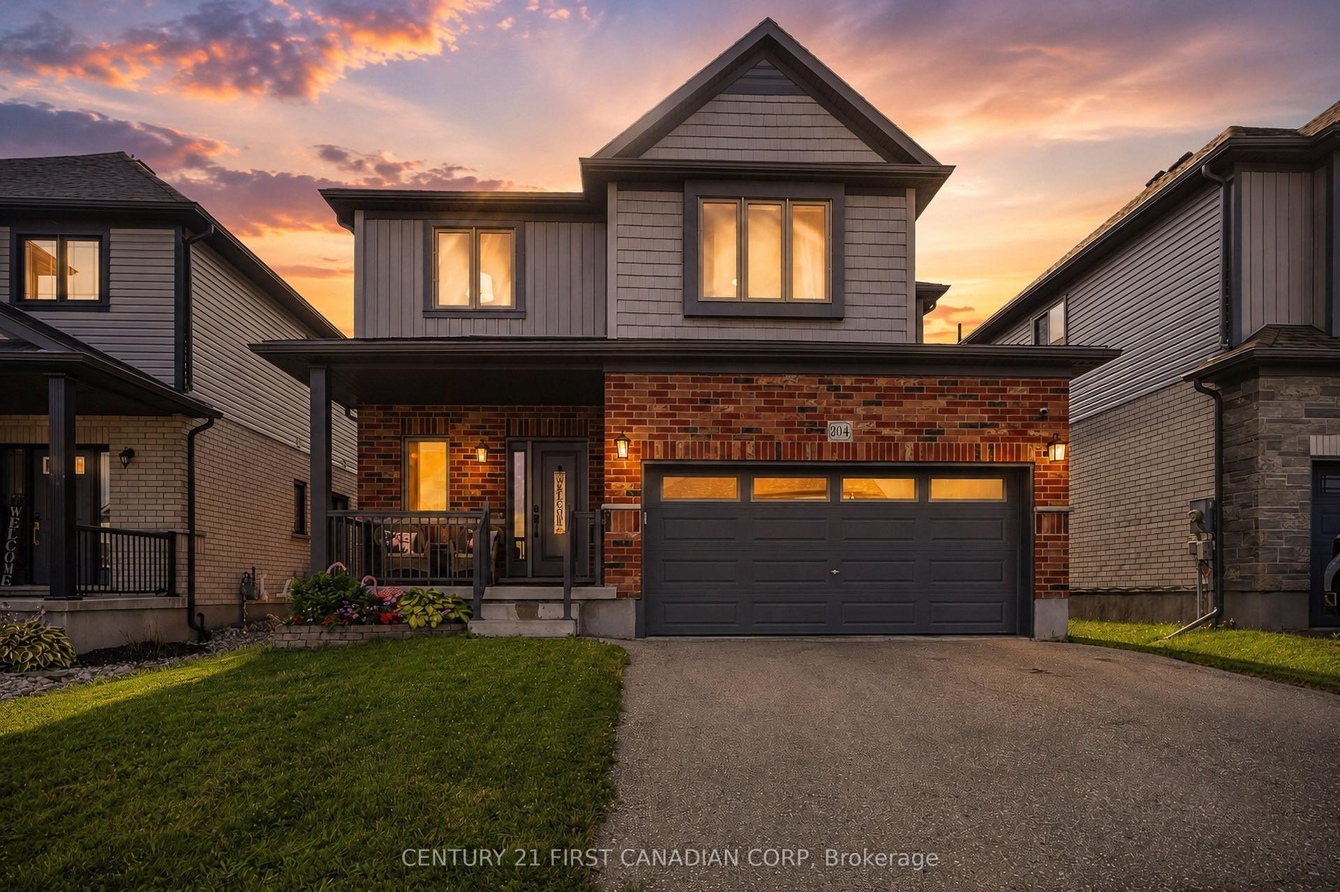 204 Snyder Avenue N, Woolwich — Detached for sale, photo 1