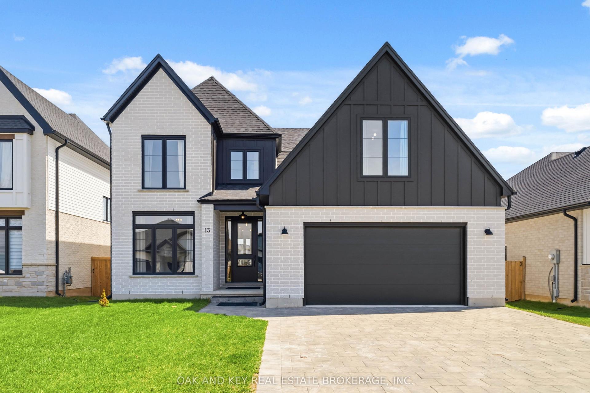 13 BRISCOE Crescent — photo 1