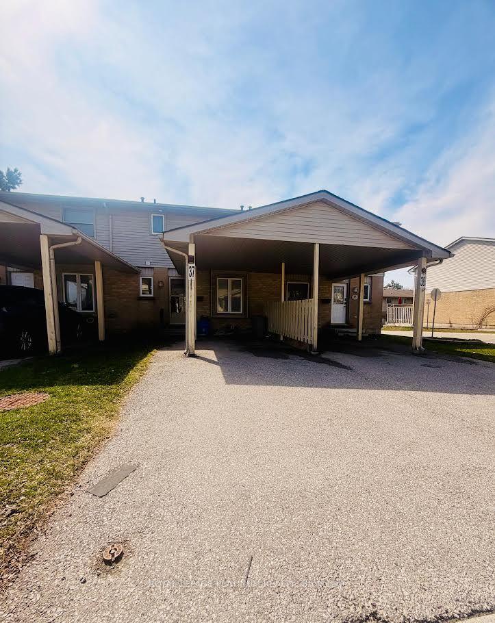 55 Ashley Crescent 37 #37 — photo 1