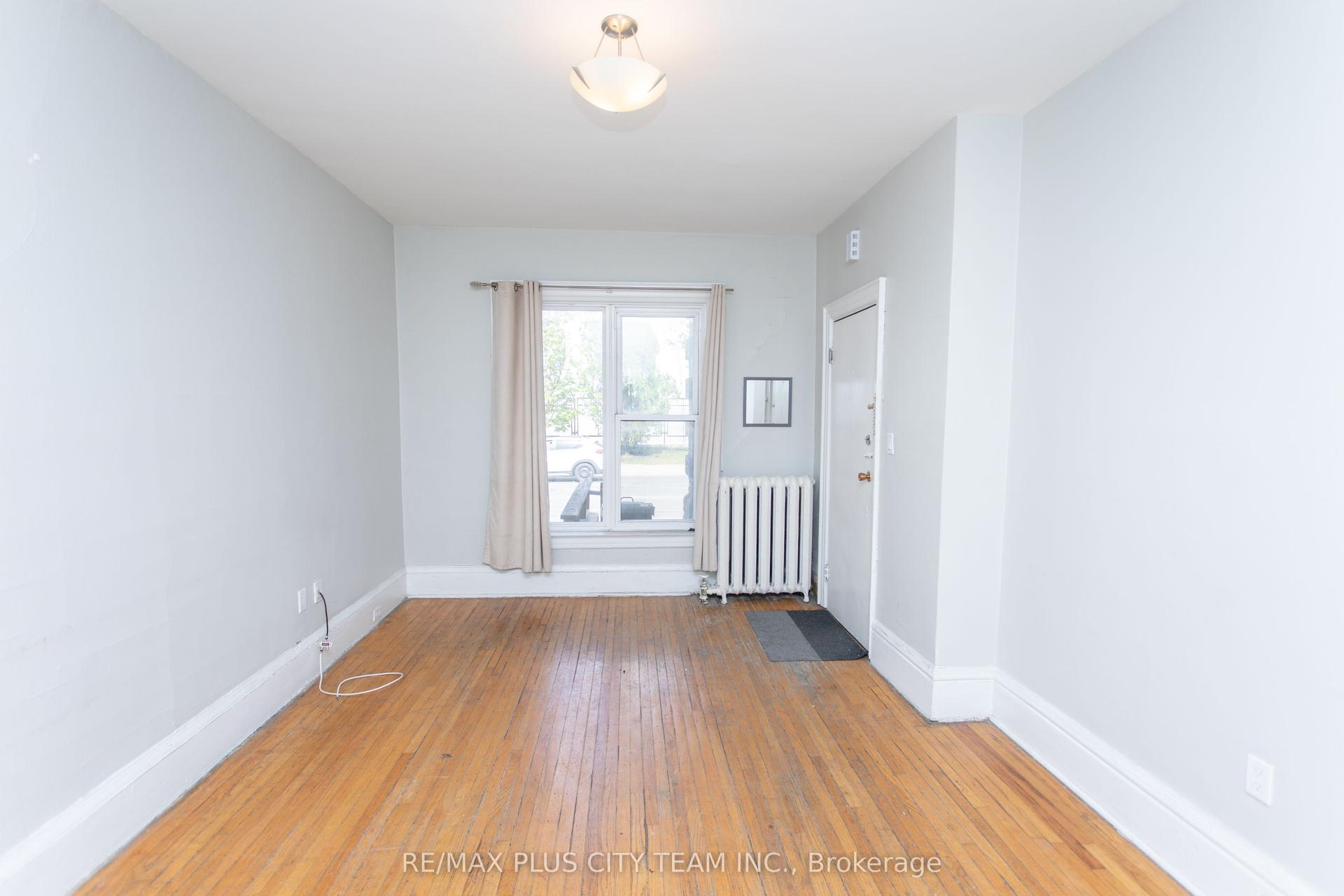 682 Bathurst Street 2 #2 — photo 1