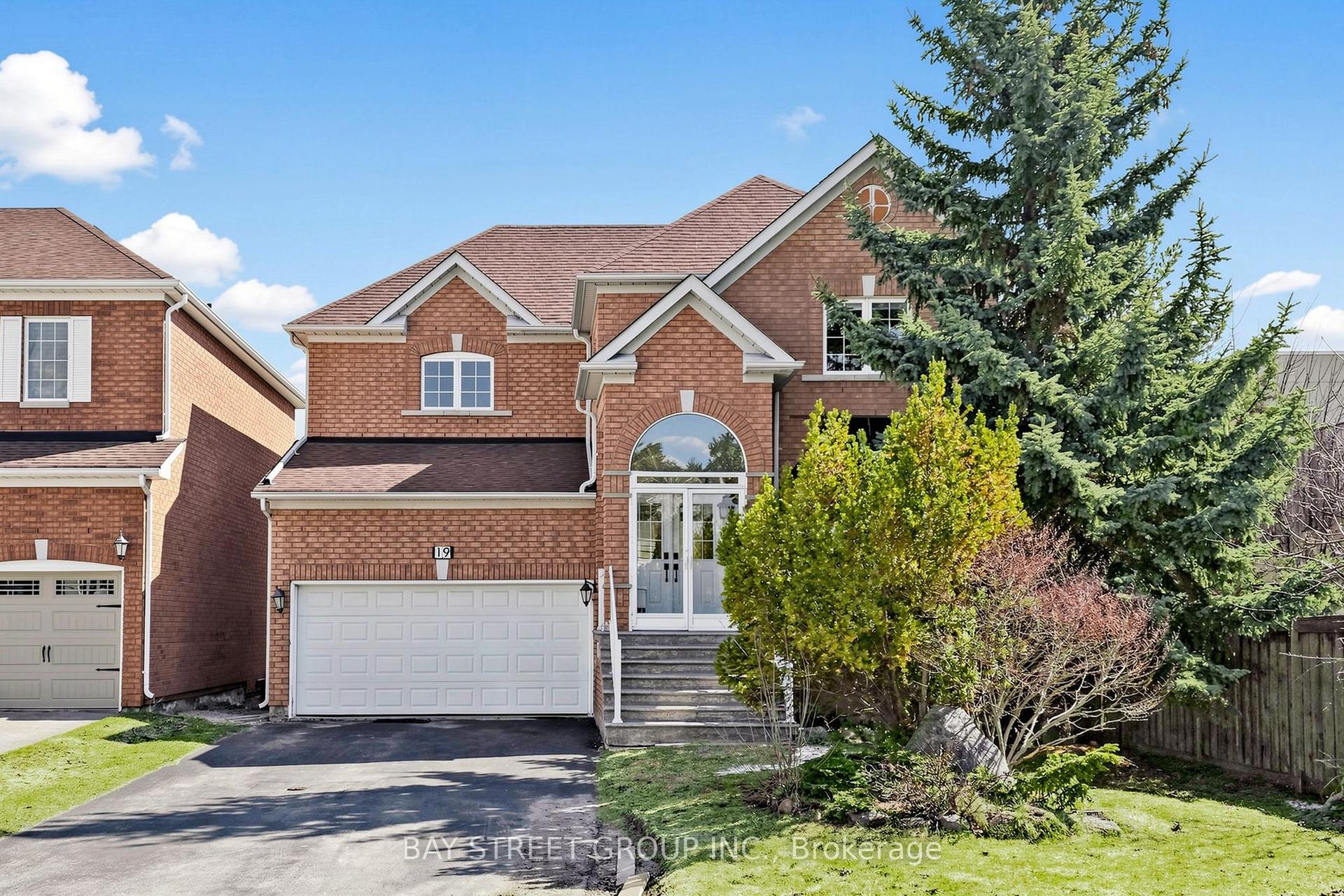 19 Fountain Court, Richmond Hill — Detached for sale, photo 1