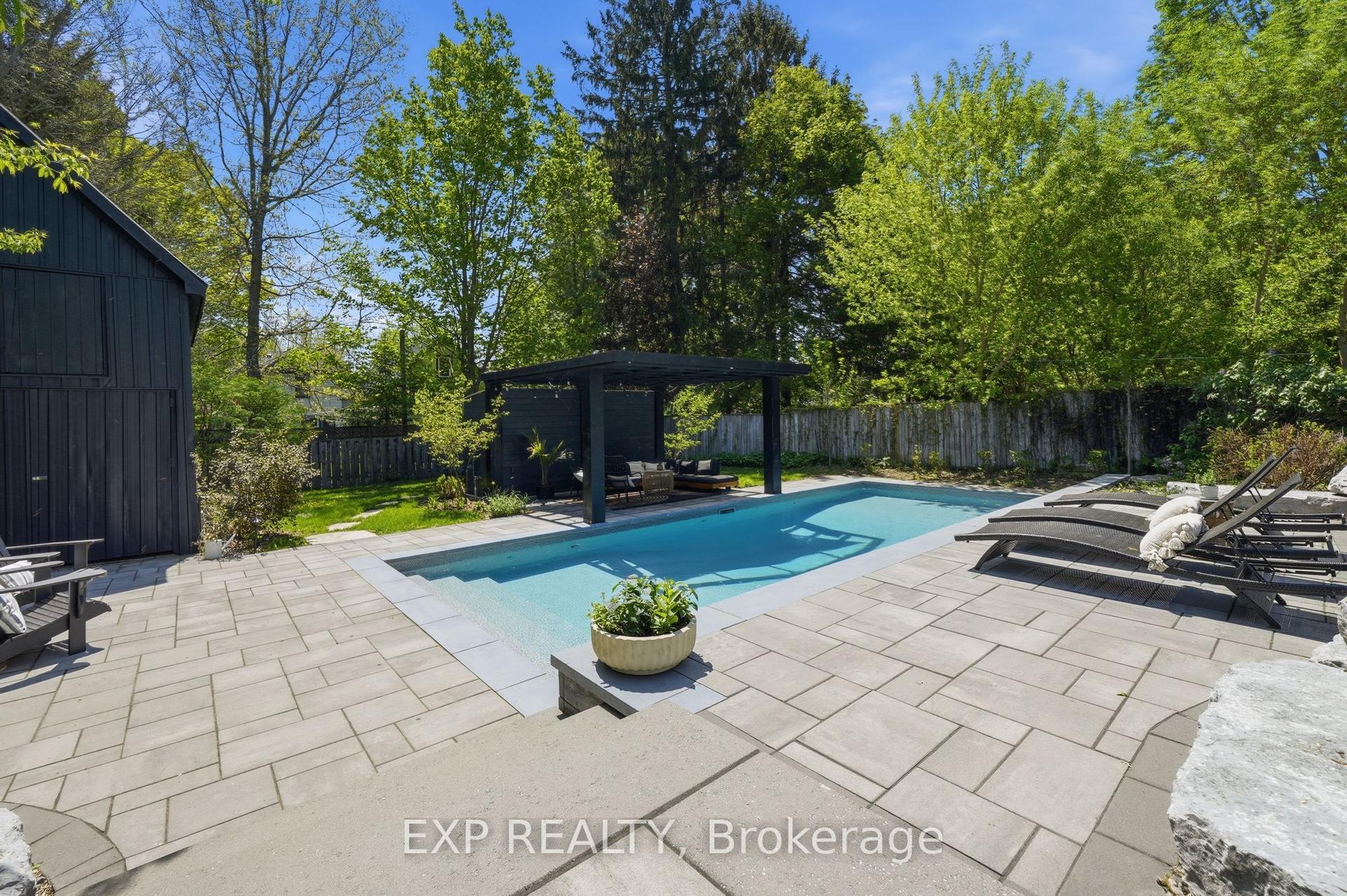 16 Barker Street, Prince Edward County — Detached for sale, photo 1