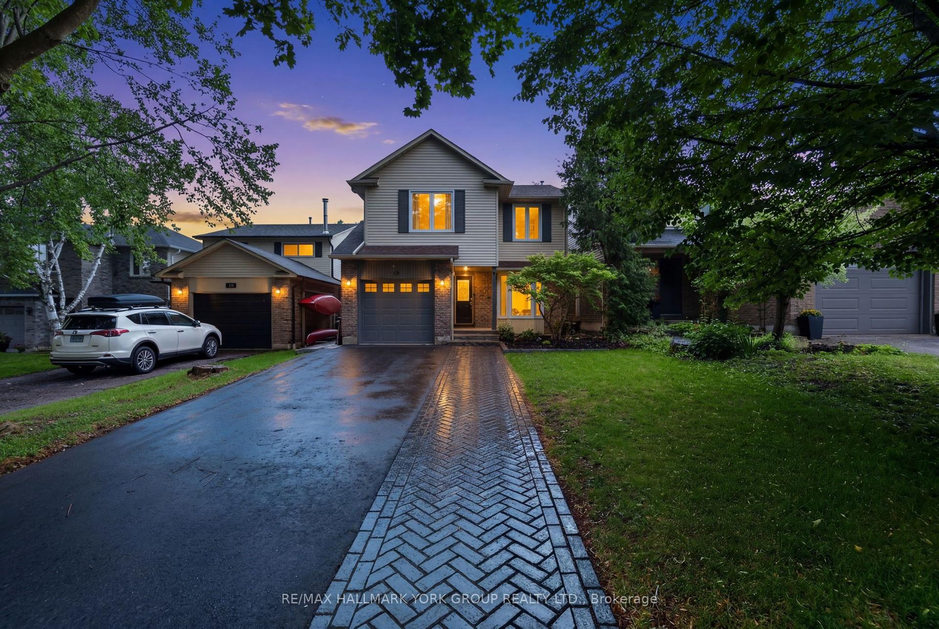 12 Odin Crescent — photo 1