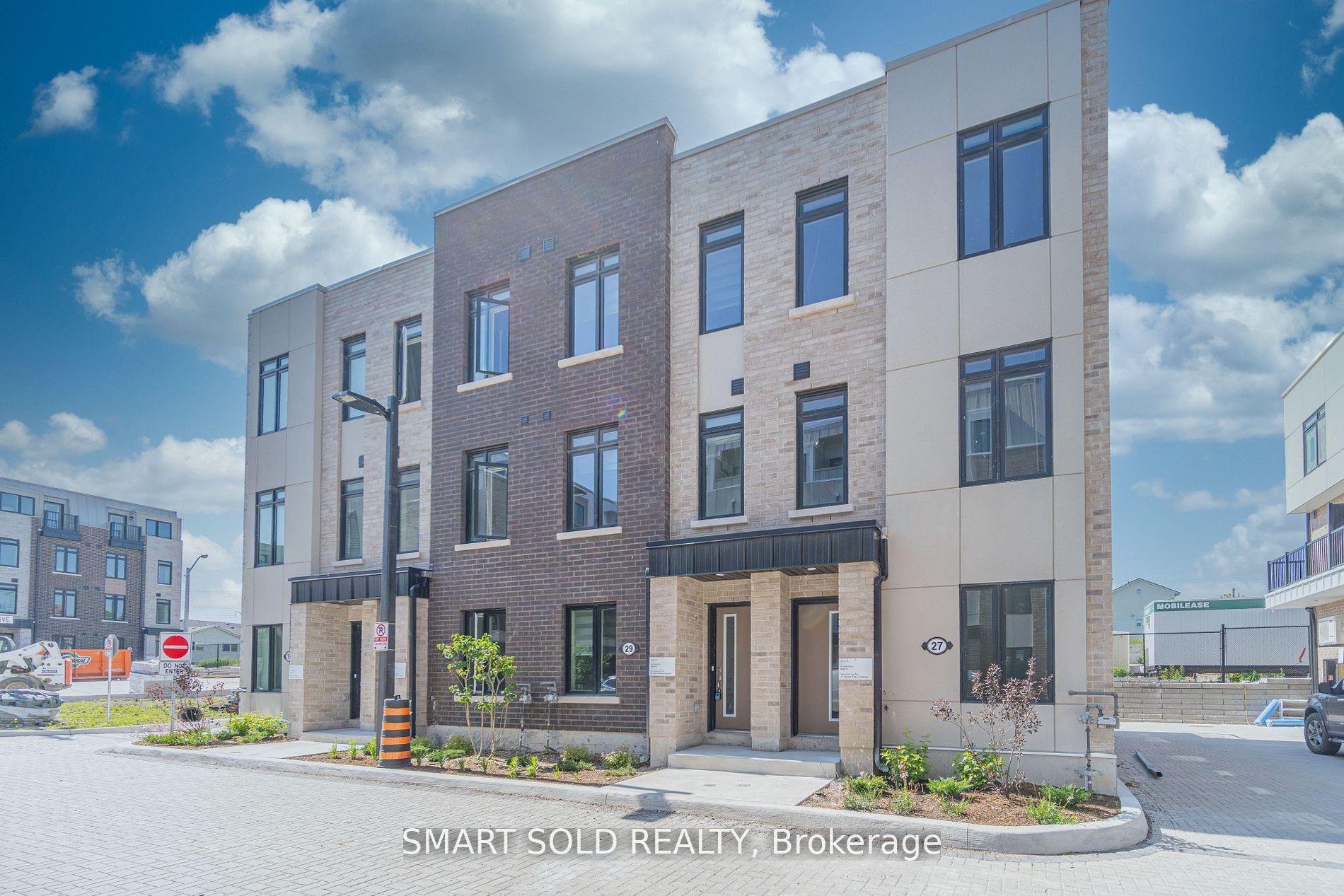 29 Spruce Pines Crescent, Toronto — Townhouse for lease, photo 1