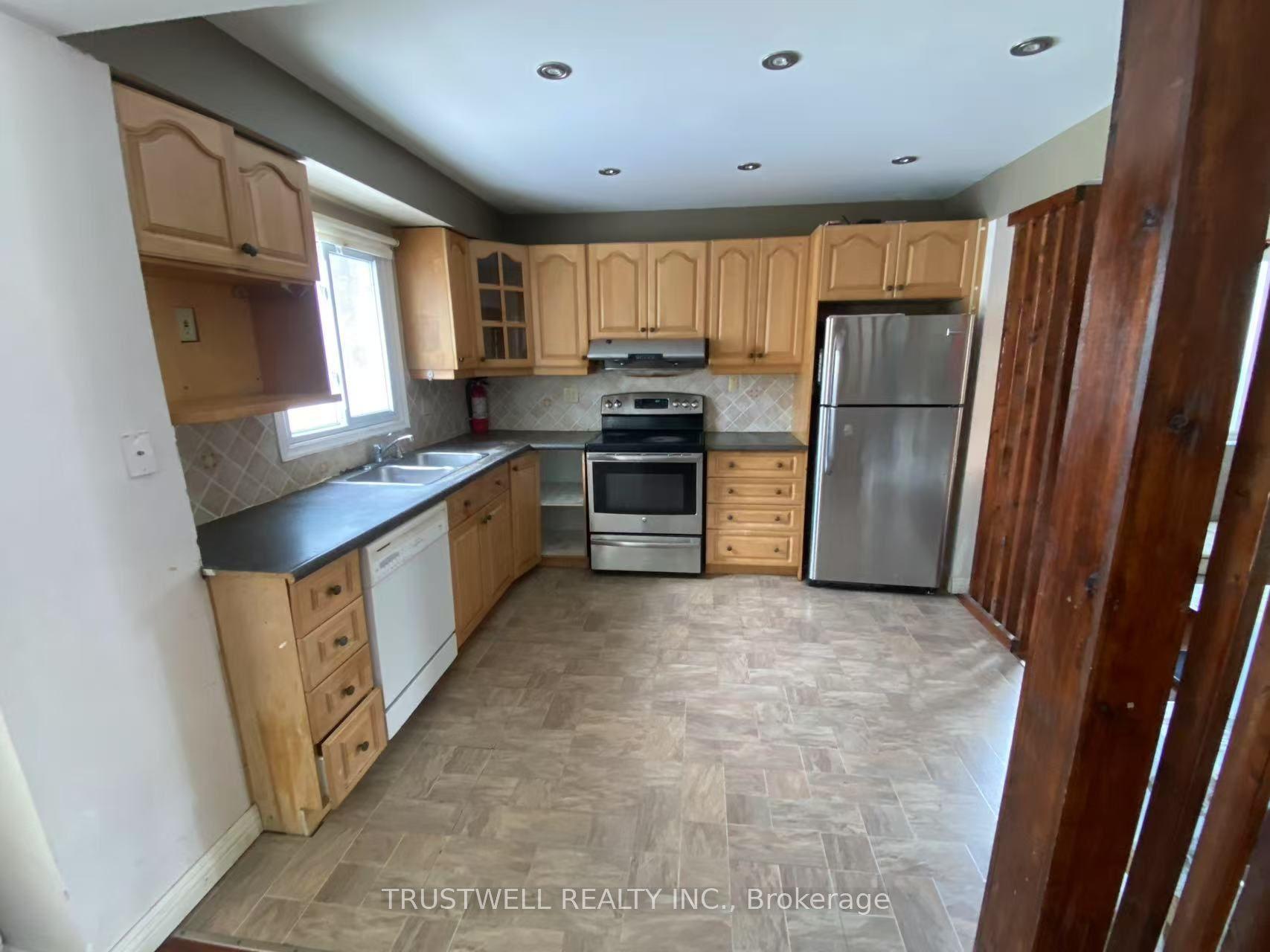 9 Whistling Hills Drive, Toronto — Detached for lease, photo 1