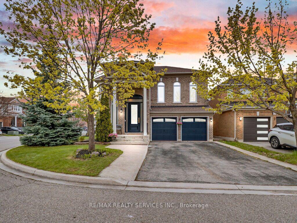 13 Mistycreek Crescent — photo 1