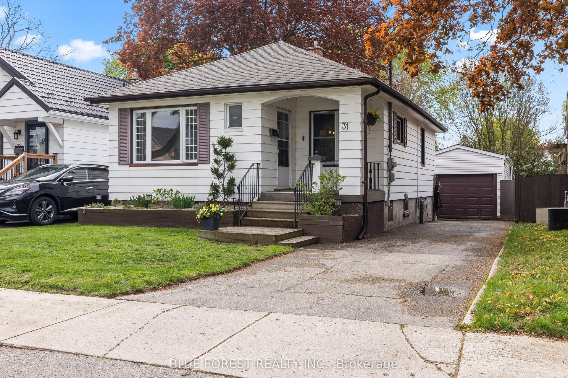 31 Eastman Avenue — photo 1