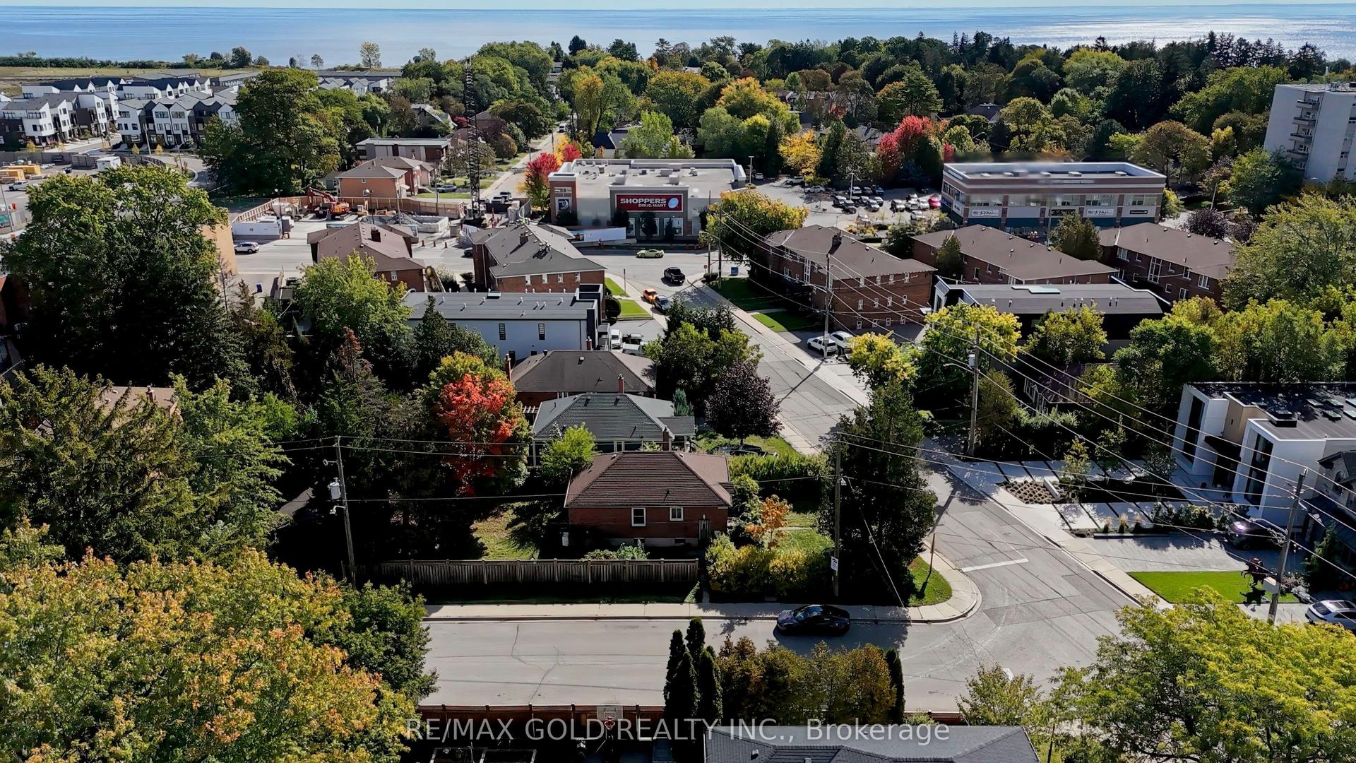 11 Pine Avenue N, Mississauga — Detached for lease, photo 1
